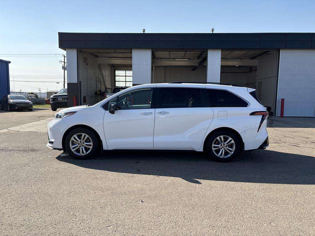 2022 Toyota Sienna XSE — снимка 1