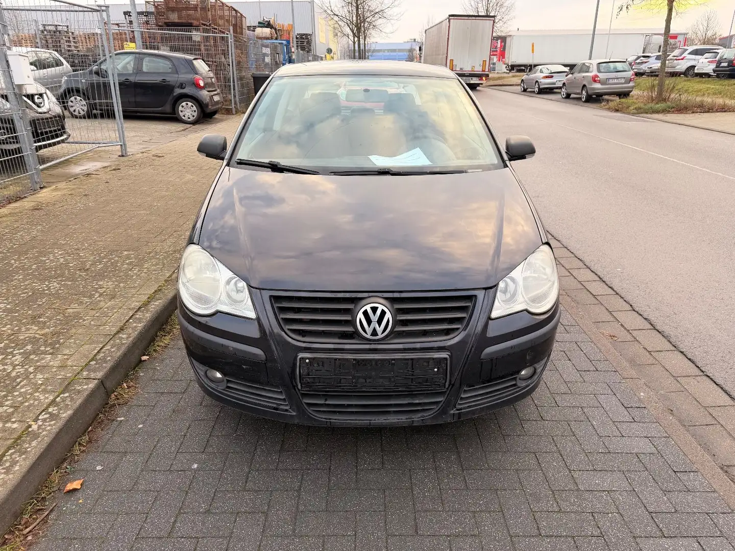 Volkswagen Polo IV Trendline 1,6l *EURO4*KLIMA*TEMPOMAT*USB Schwarz - 2