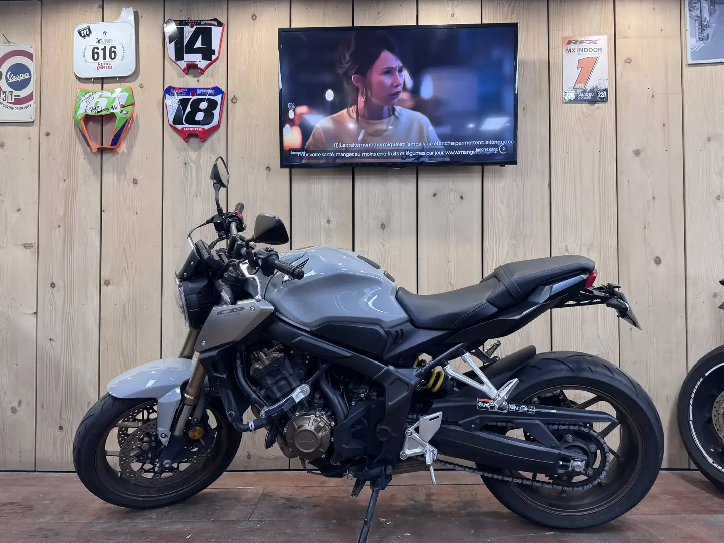 Honda CB 650 Gris - 2