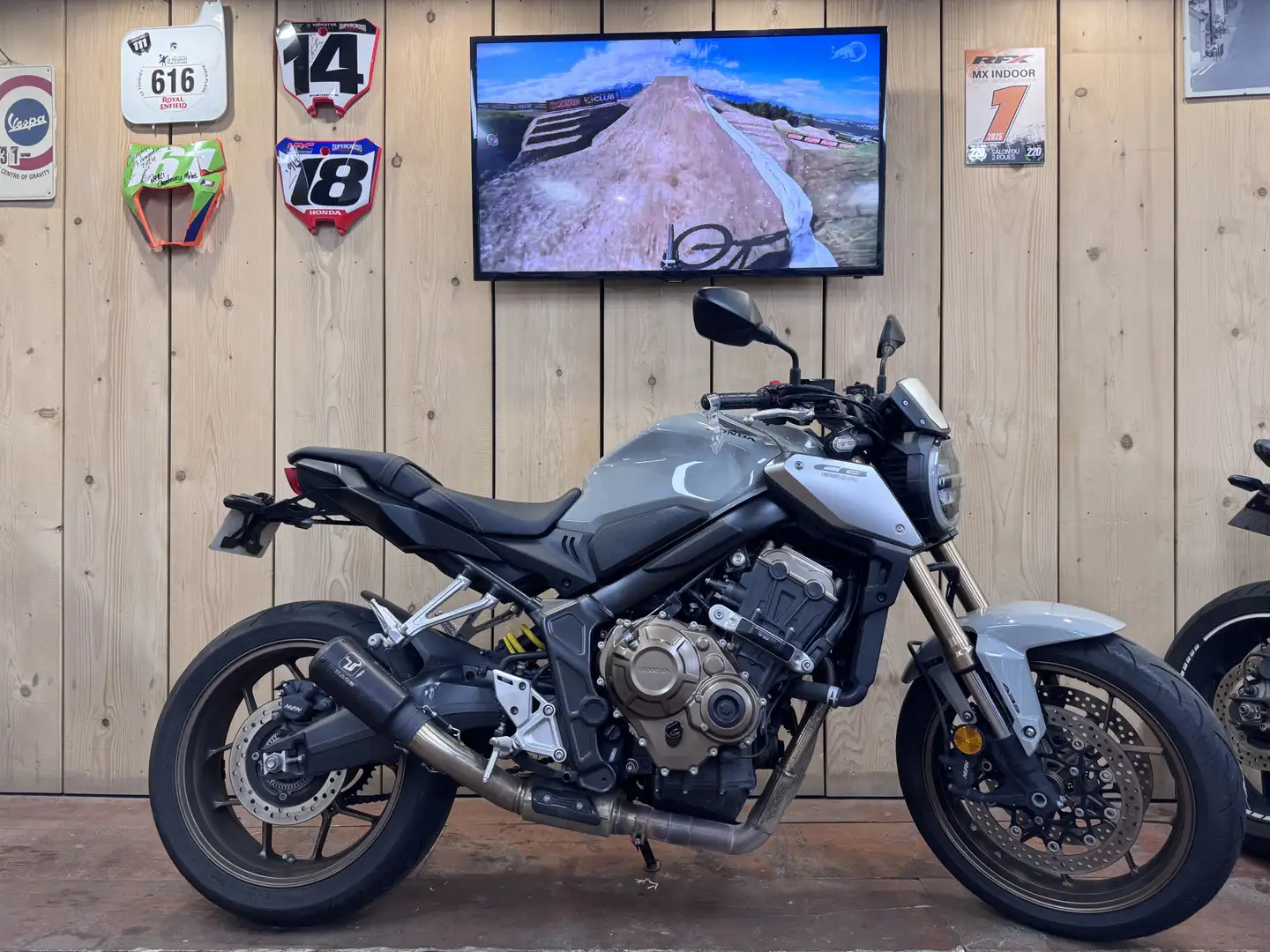 Honda CB 650 Gris - 1