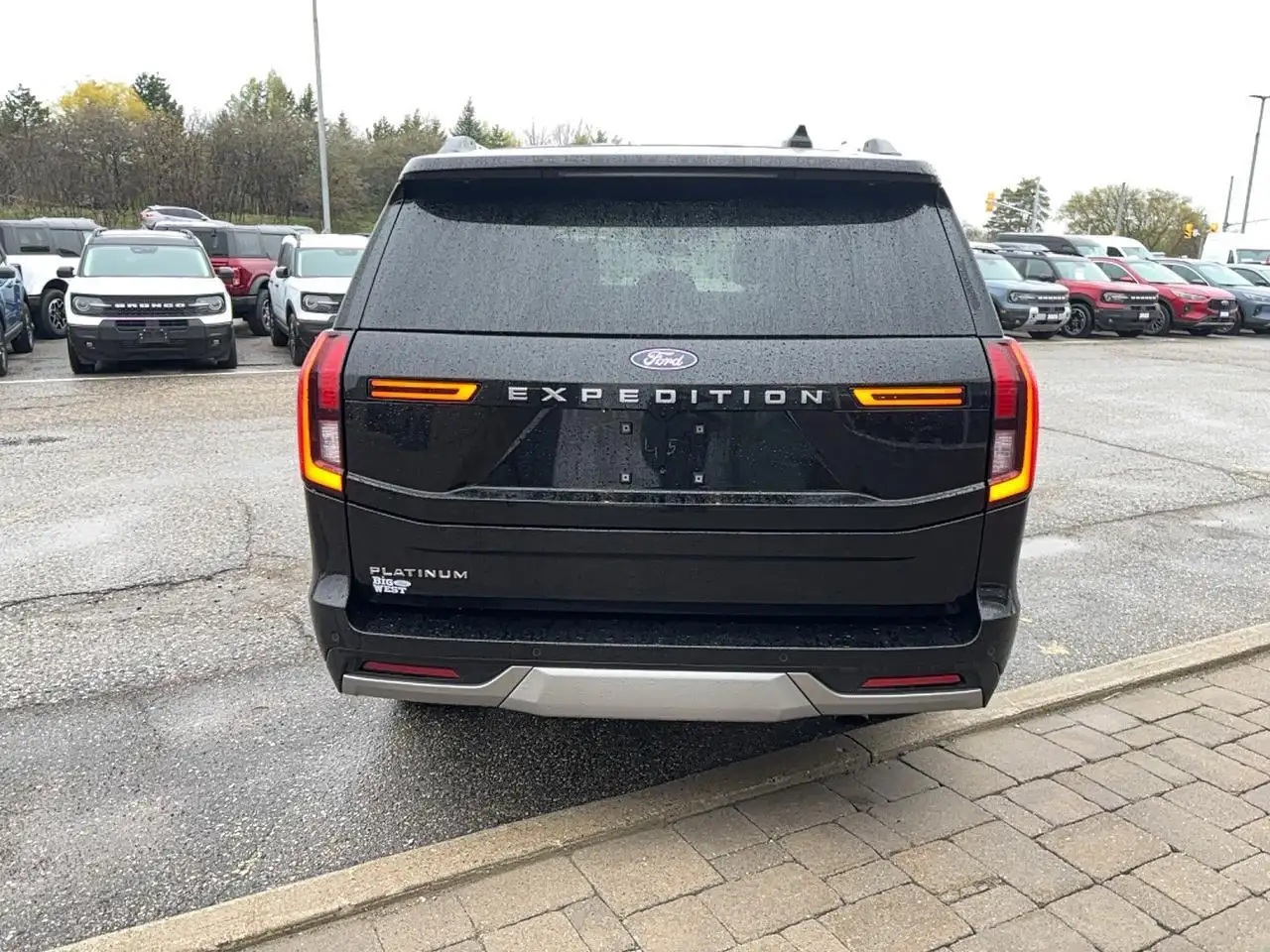Ford Expedition снимка Ford Expedition