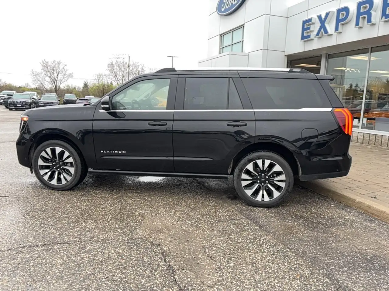 Ford Expedition снимка Ford Expedition