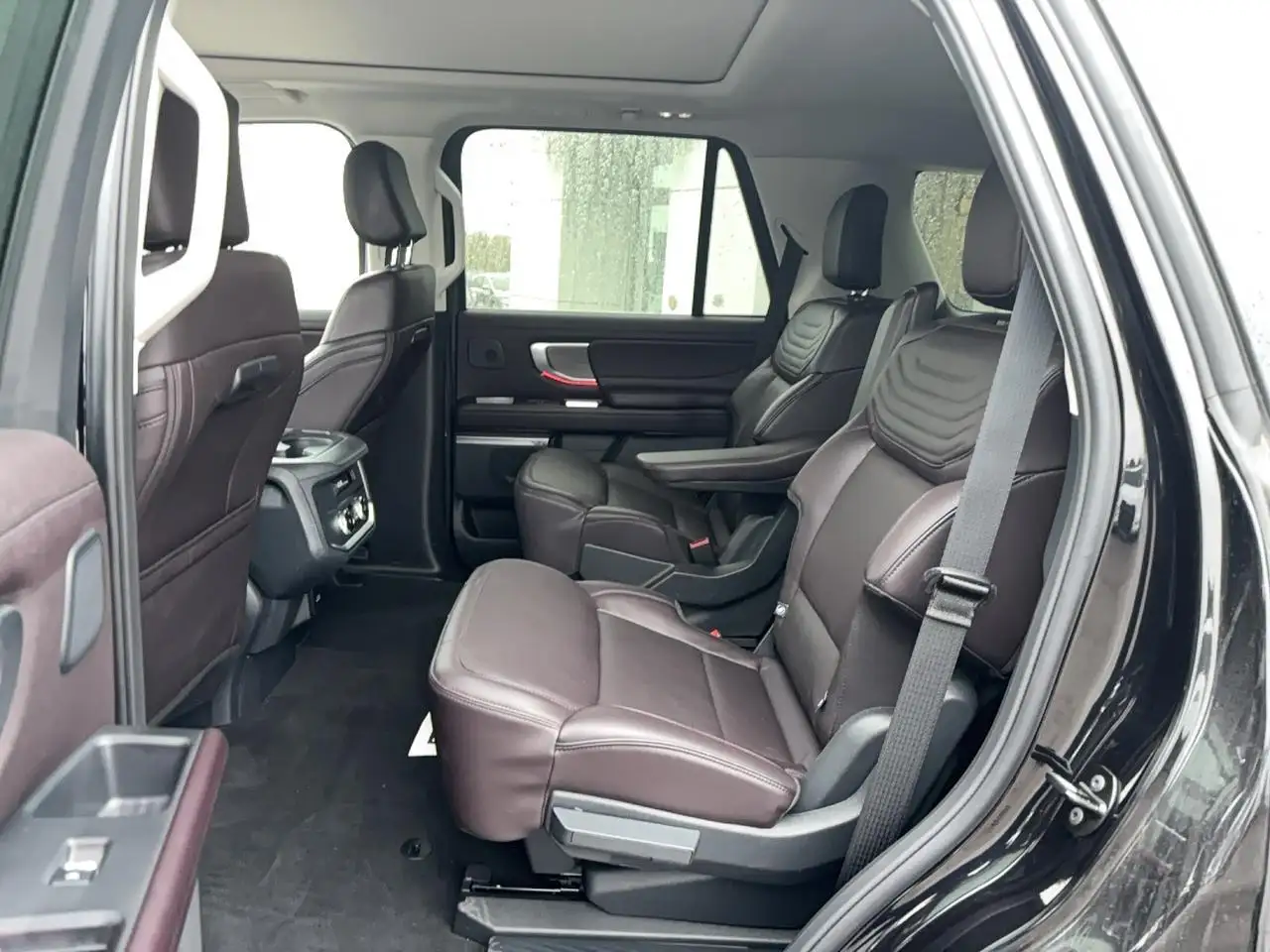 Ford Expedition снимка Ford Expedition