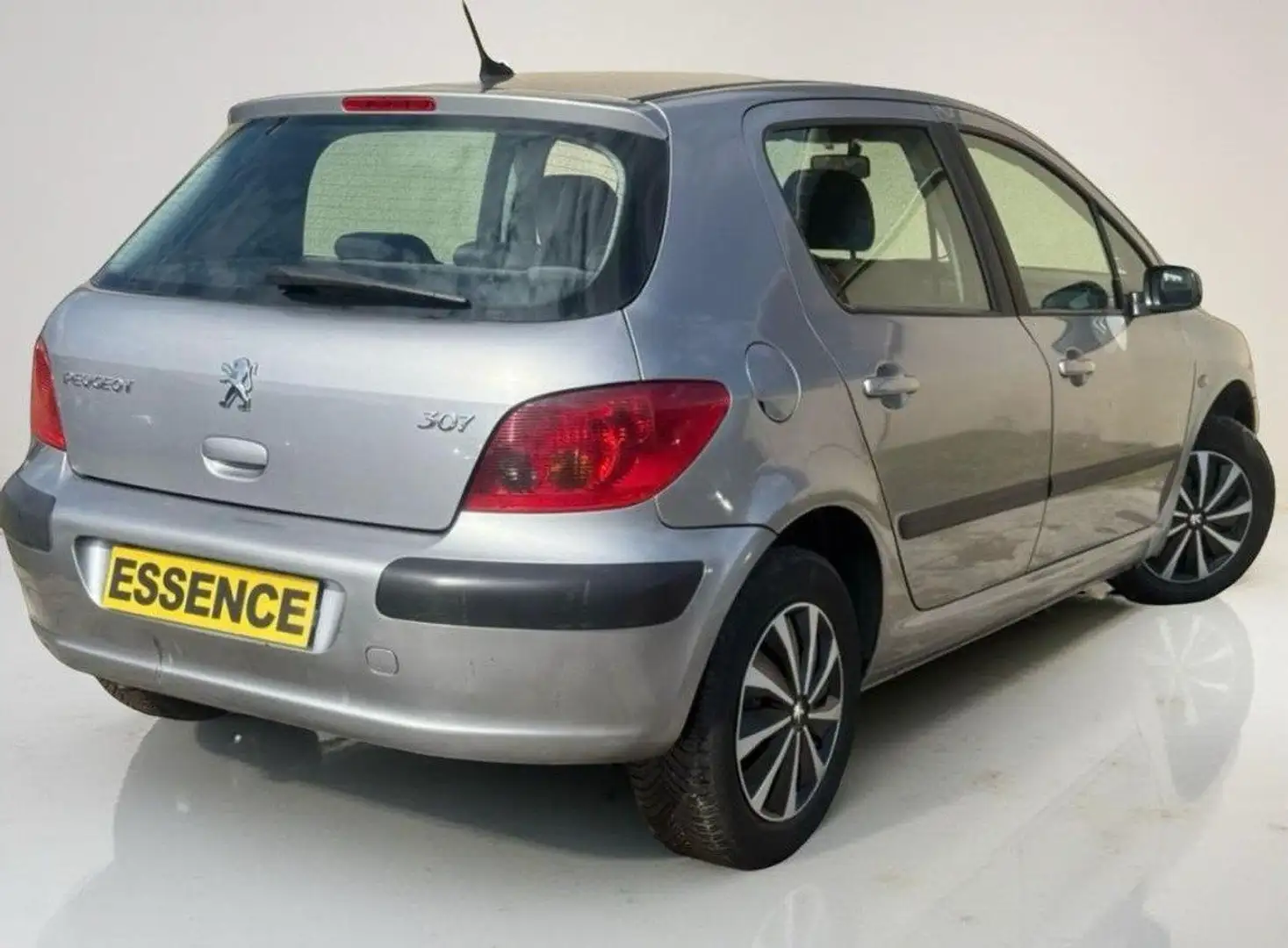 Peugeot 307 1.6i 16V 110ch XR Présence (7 CV) 2002 %2B 116 000 Šedá - 2