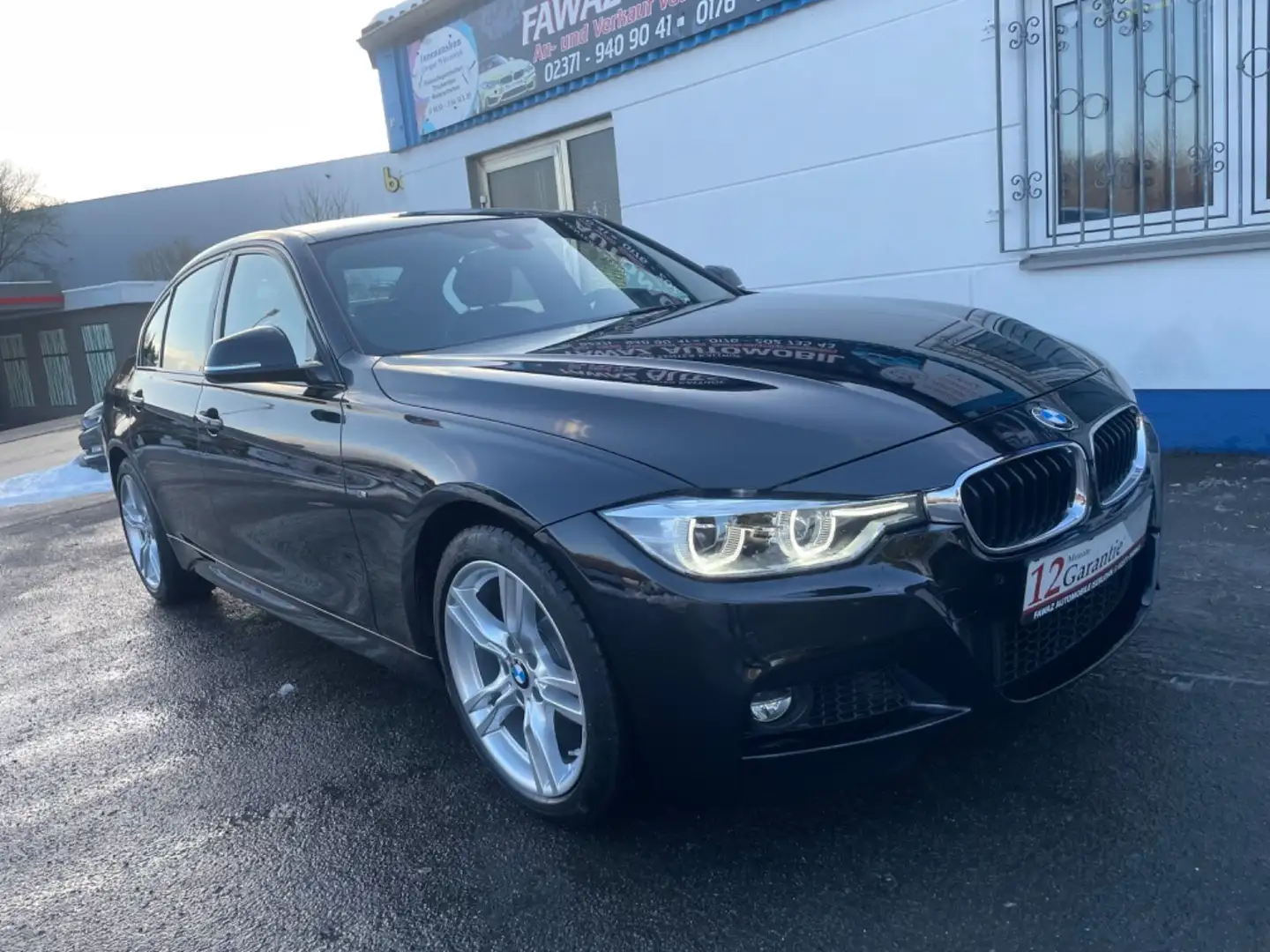 BMW 320 i M Sportpacket *Facelift* Noir - 2