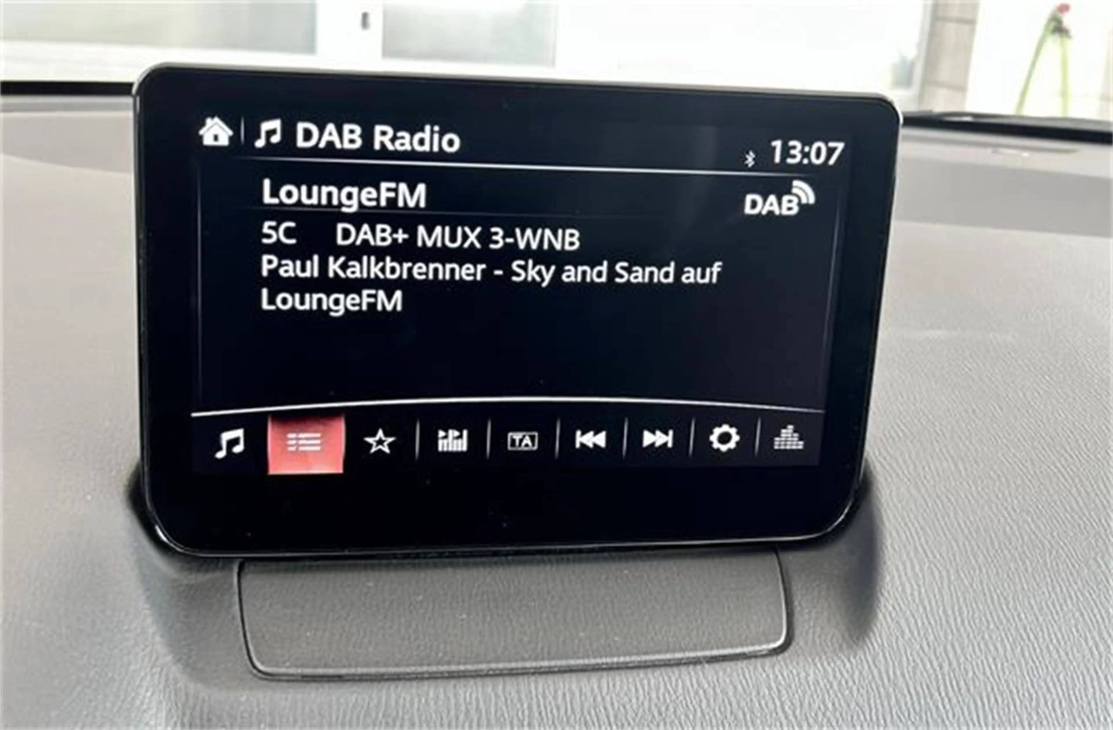 Mazda 2 e-Skyactiv G90 Homura mit Navigation & Carplay — photo 13