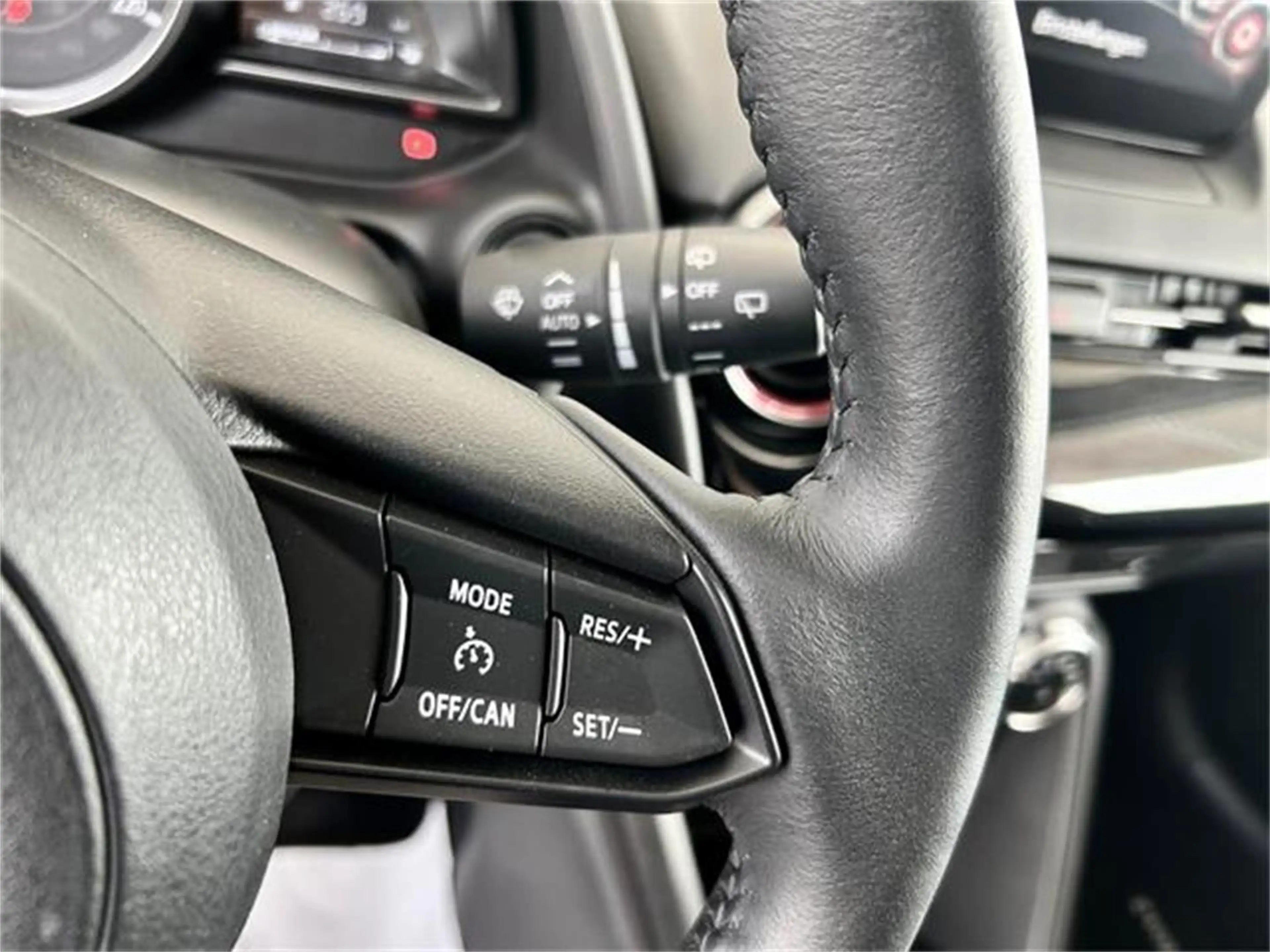 Mazda 2 e-Skyactiv G90 Homura mit Navigation & Carplay — photo 11
