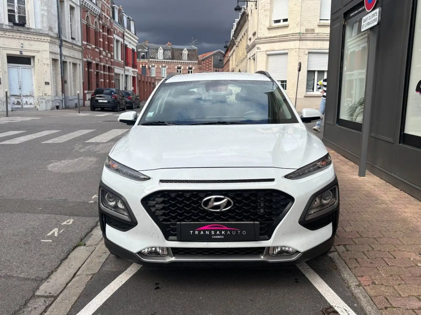 Hyundai KONA 1.0 T-GDi 120 Intuitive / CAMERA DE RECUL / CARPLAY Weiß - 2