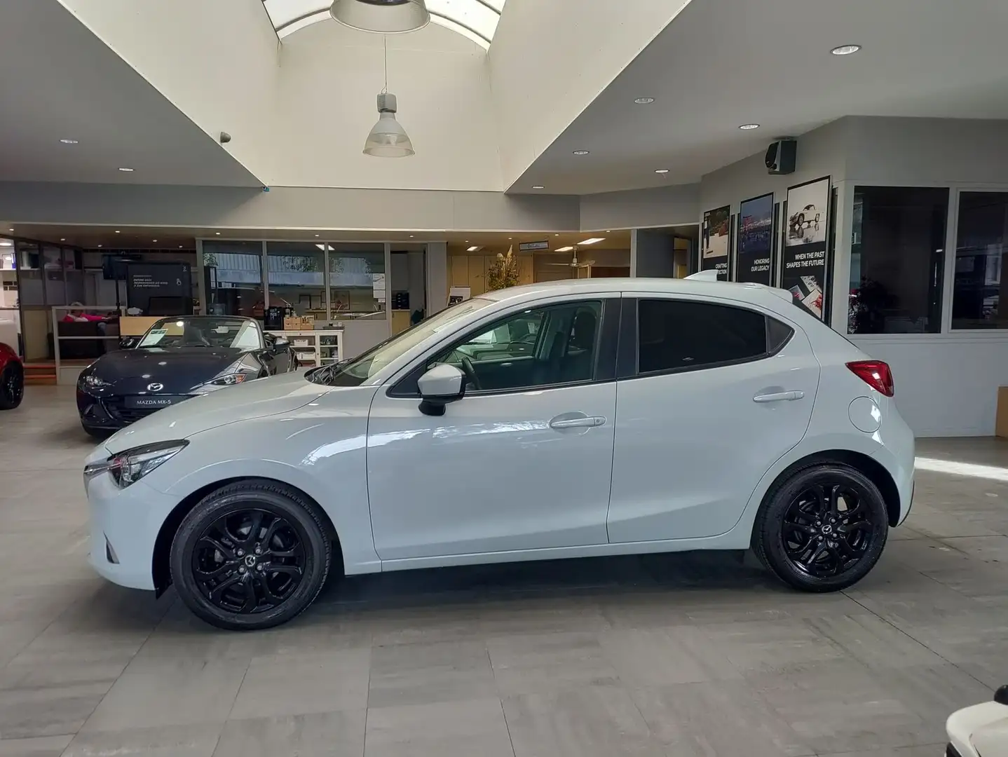 Mazda 2 1.5 SKYACTIV-G Hakoné Weiß - 2