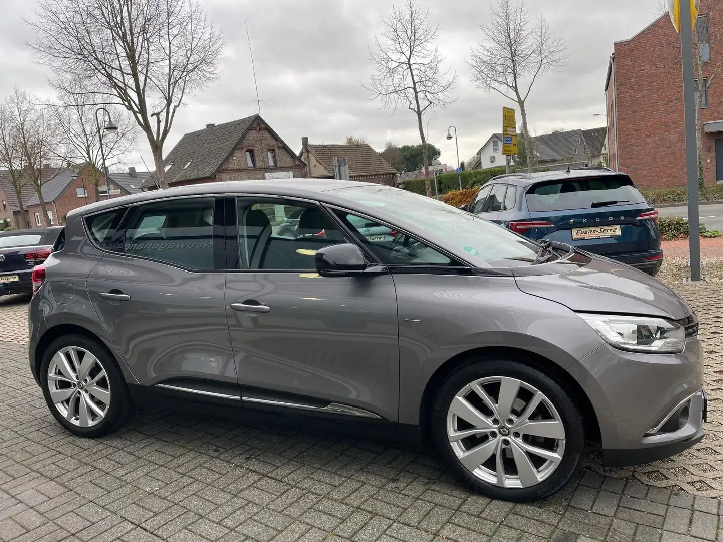 Renault Scenic Limited (Anhängerkupplung; 20 Zoll, Navi) Grau - 2