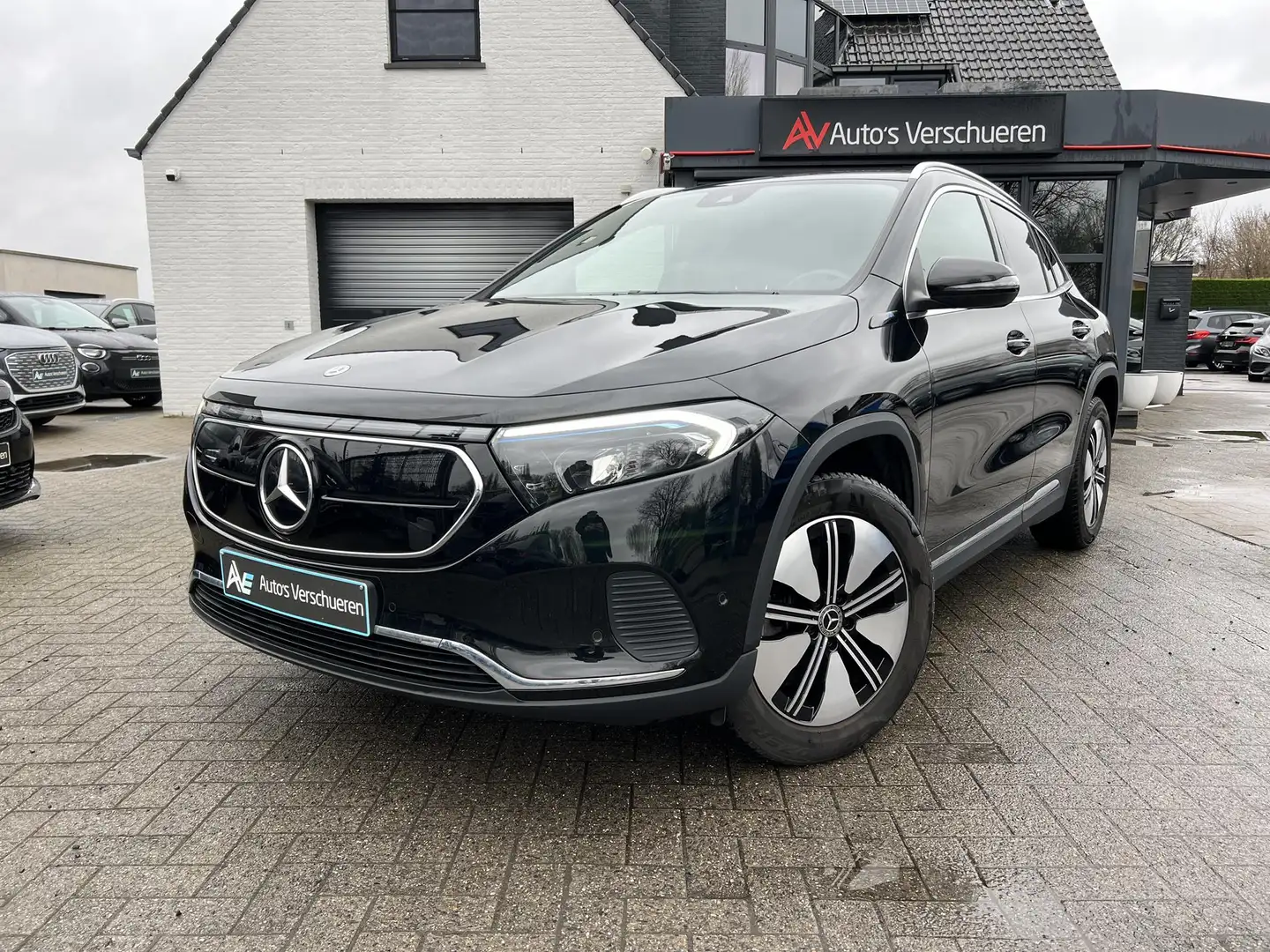 Mercedes-Benz EQA 250 Business Luxury ** Carplay/Navi | DAB | Camera Černá - 2