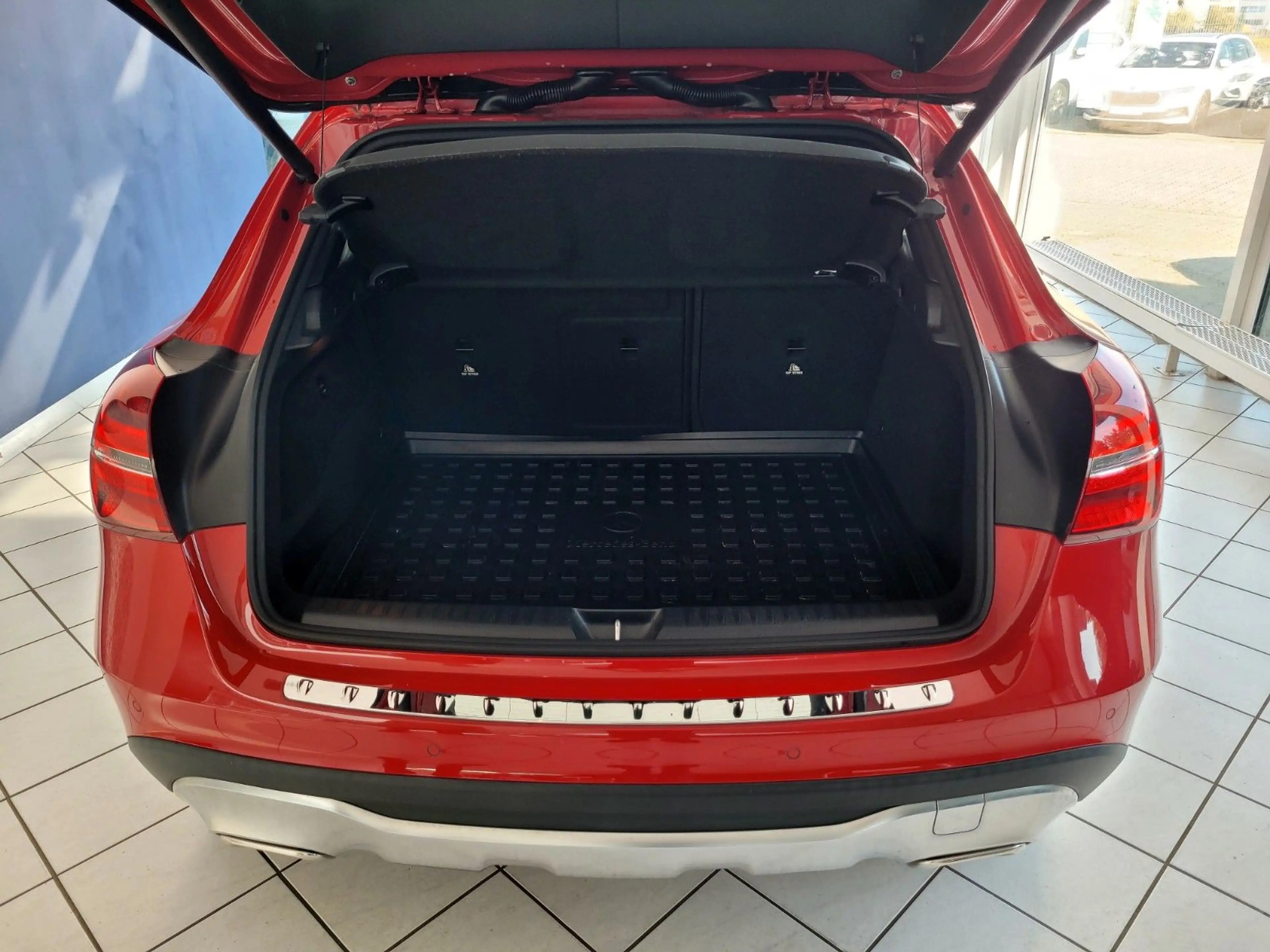 Mercedes-Benz GLA 250 4Matic Urban/Leder/Comand/Sportsitze — photo 24