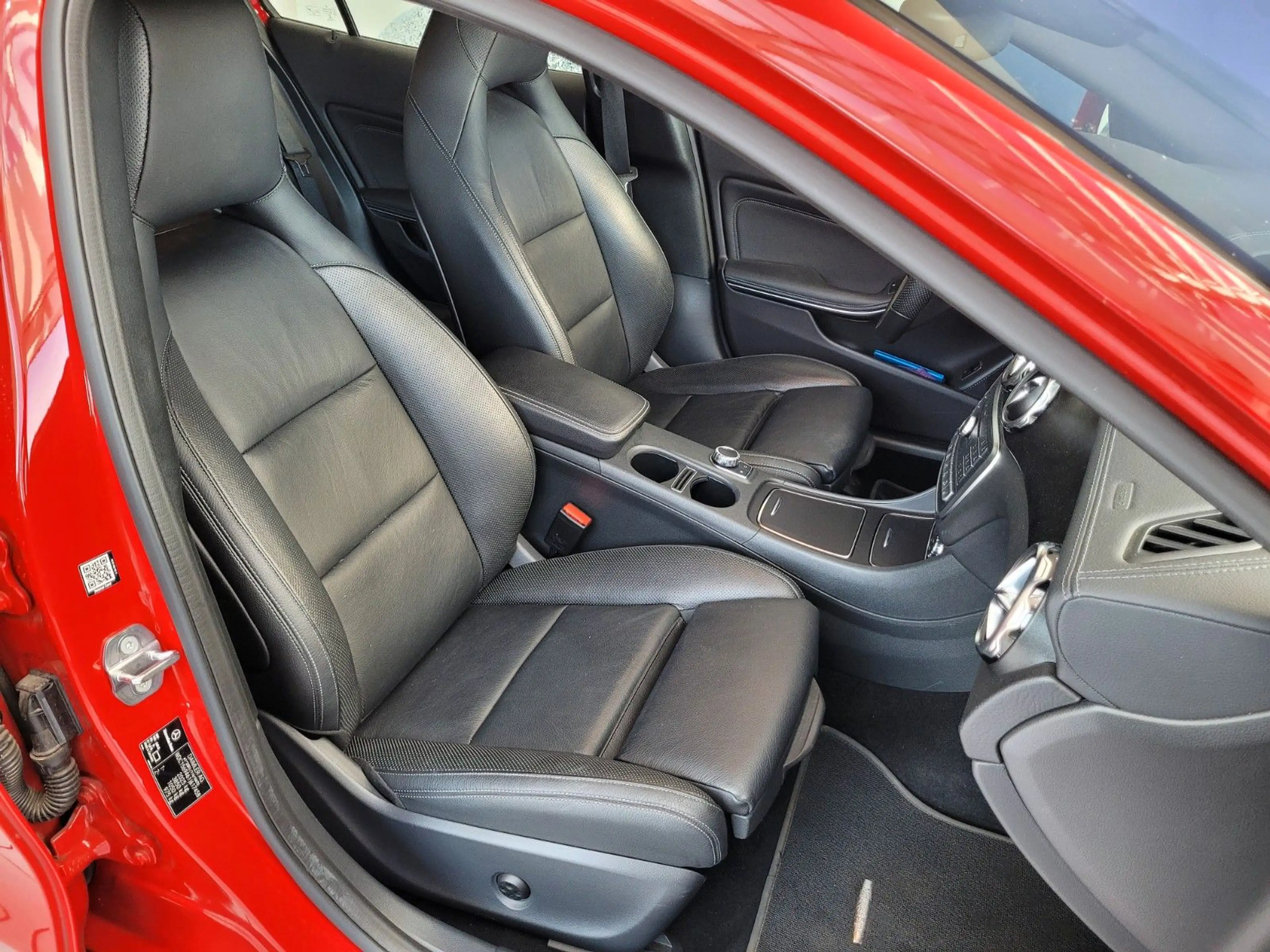 Mercedes-Benz GLA 250 4Matic Urban/Leder/Comand/Sportsitze — photo 12