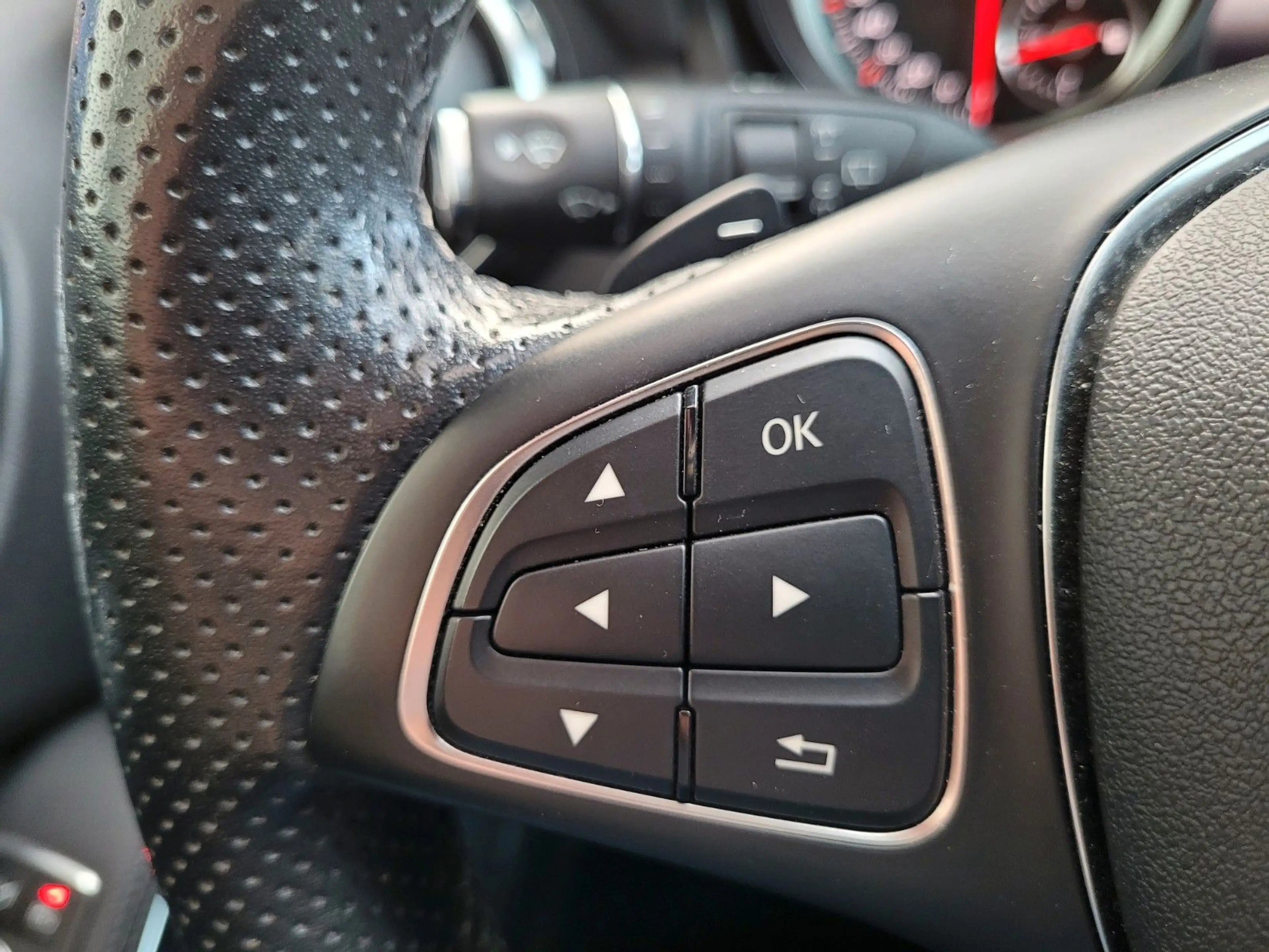 Mercedes-Benz GLA 250 4Matic Urban/Leder/Comand/Sportsitze — photo 21