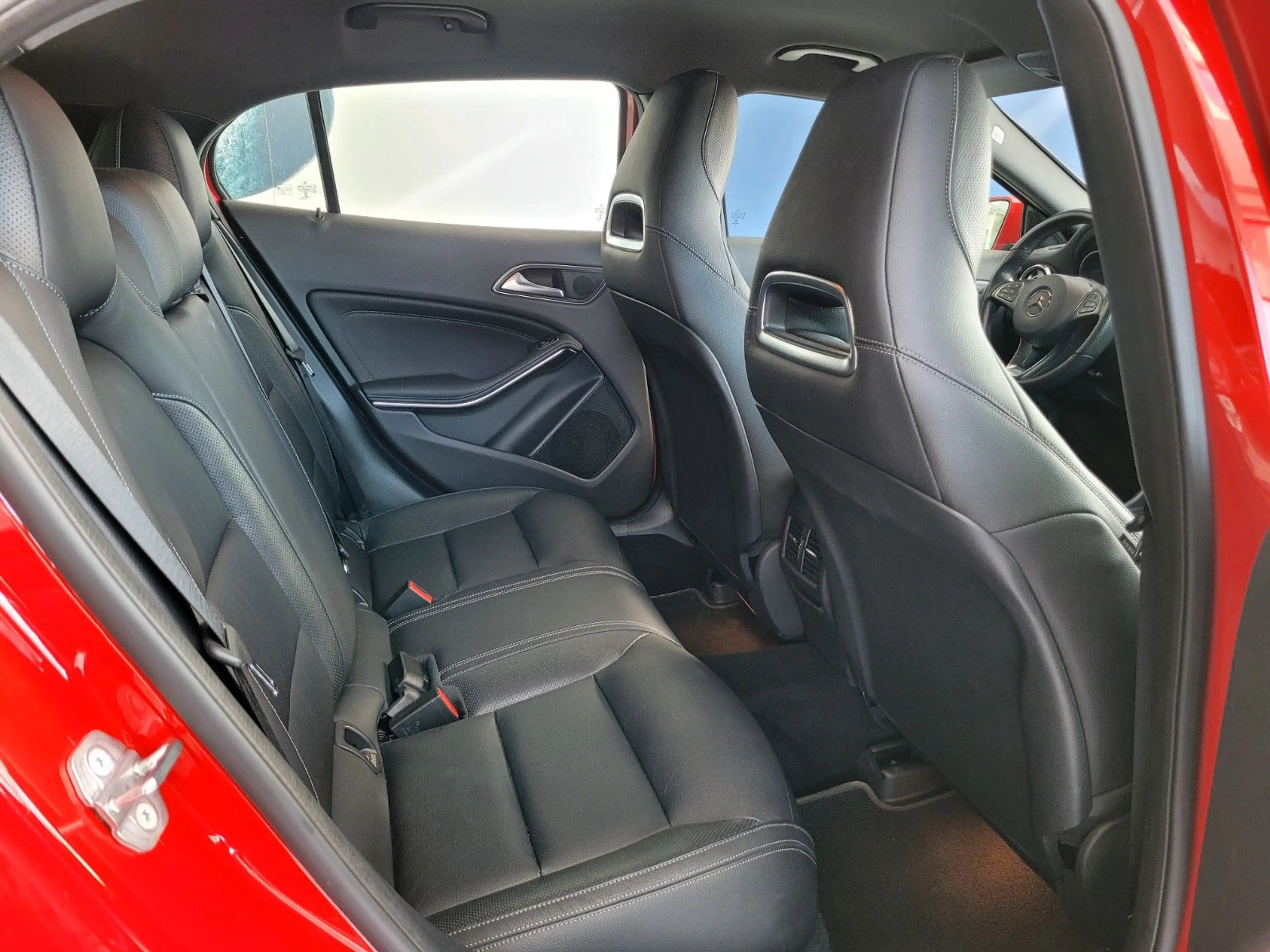 Mercedes-Benz GLA 250 4Matic Urban/Leder/Comand/Sportsitze — photo 19
