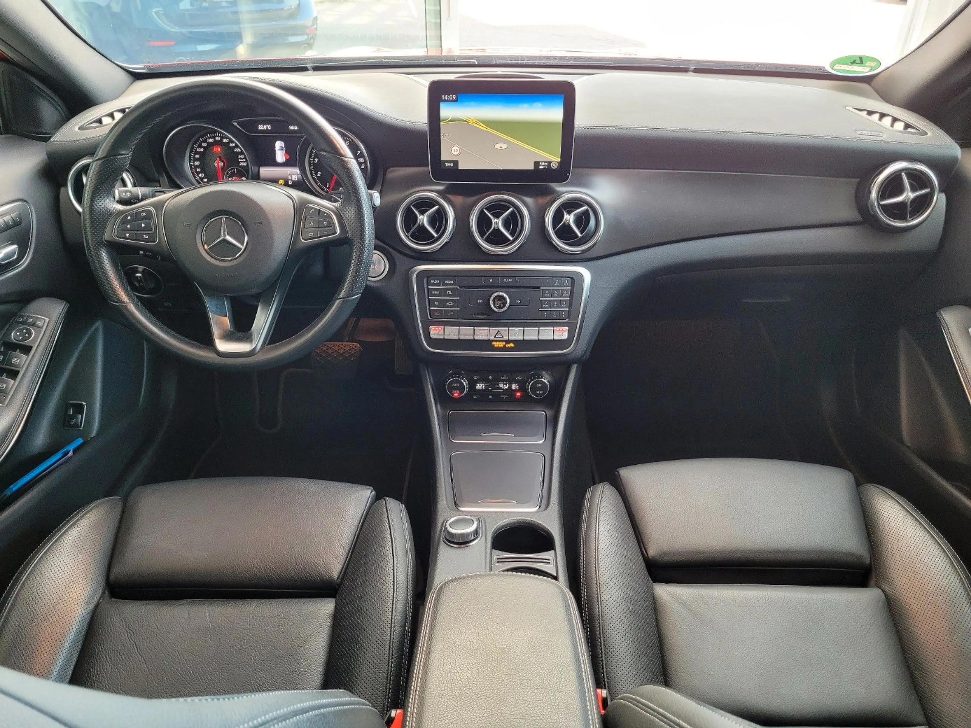 Mercedes-Benz GLA 250 4Matic Urban/Leder/Comand/Sportsitze — photo 2