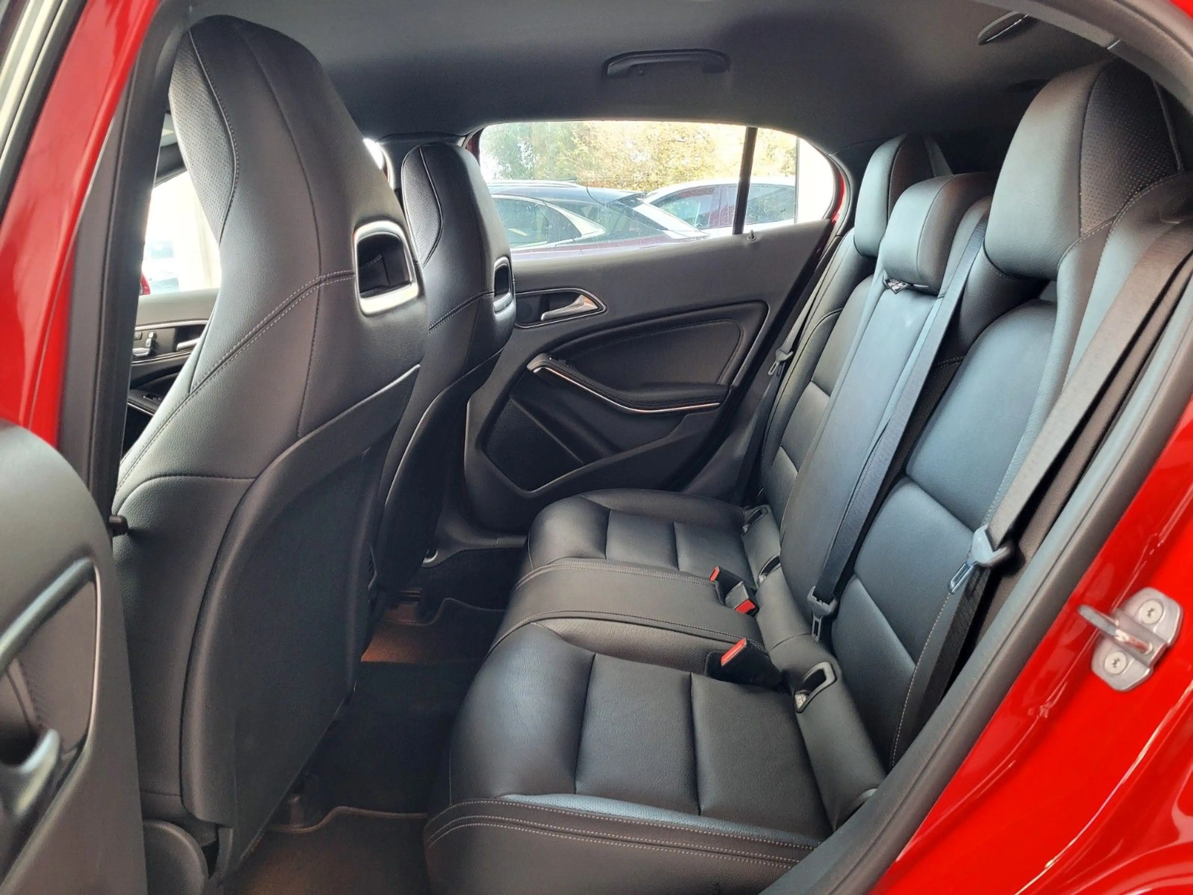 Mercedes-Benz GLA 250 4Matic Urban/Leder/Comand/Sportsitze — photo 20