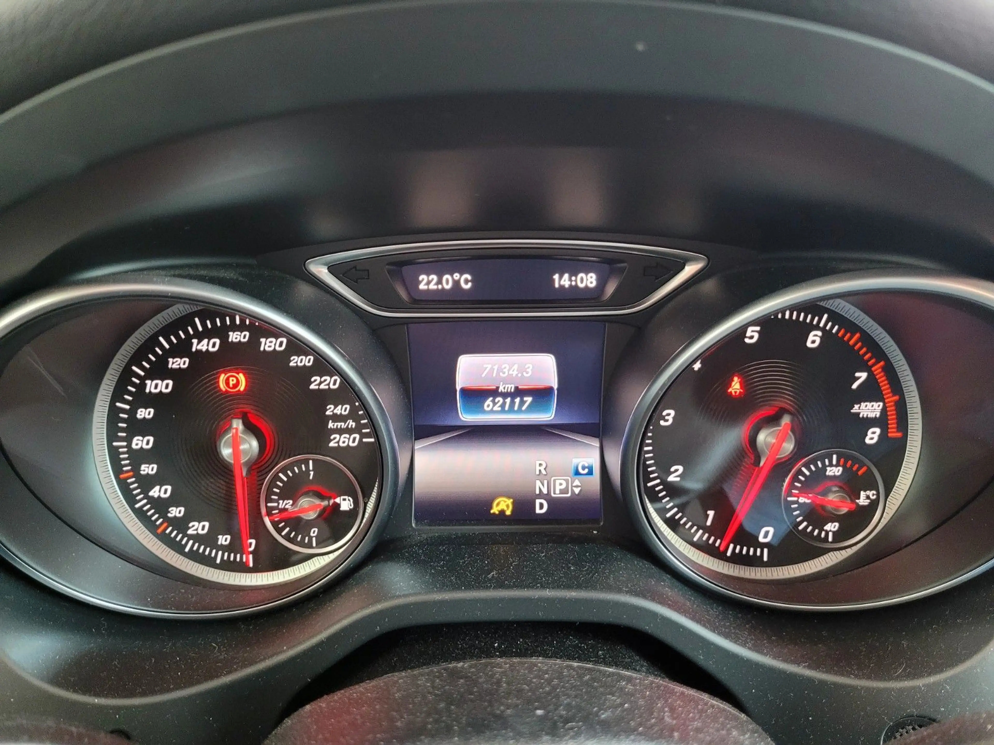 Mercedes-Benz GLA 250 4Matic Urban/Leder/Comand/Sportsitze — photo 17
