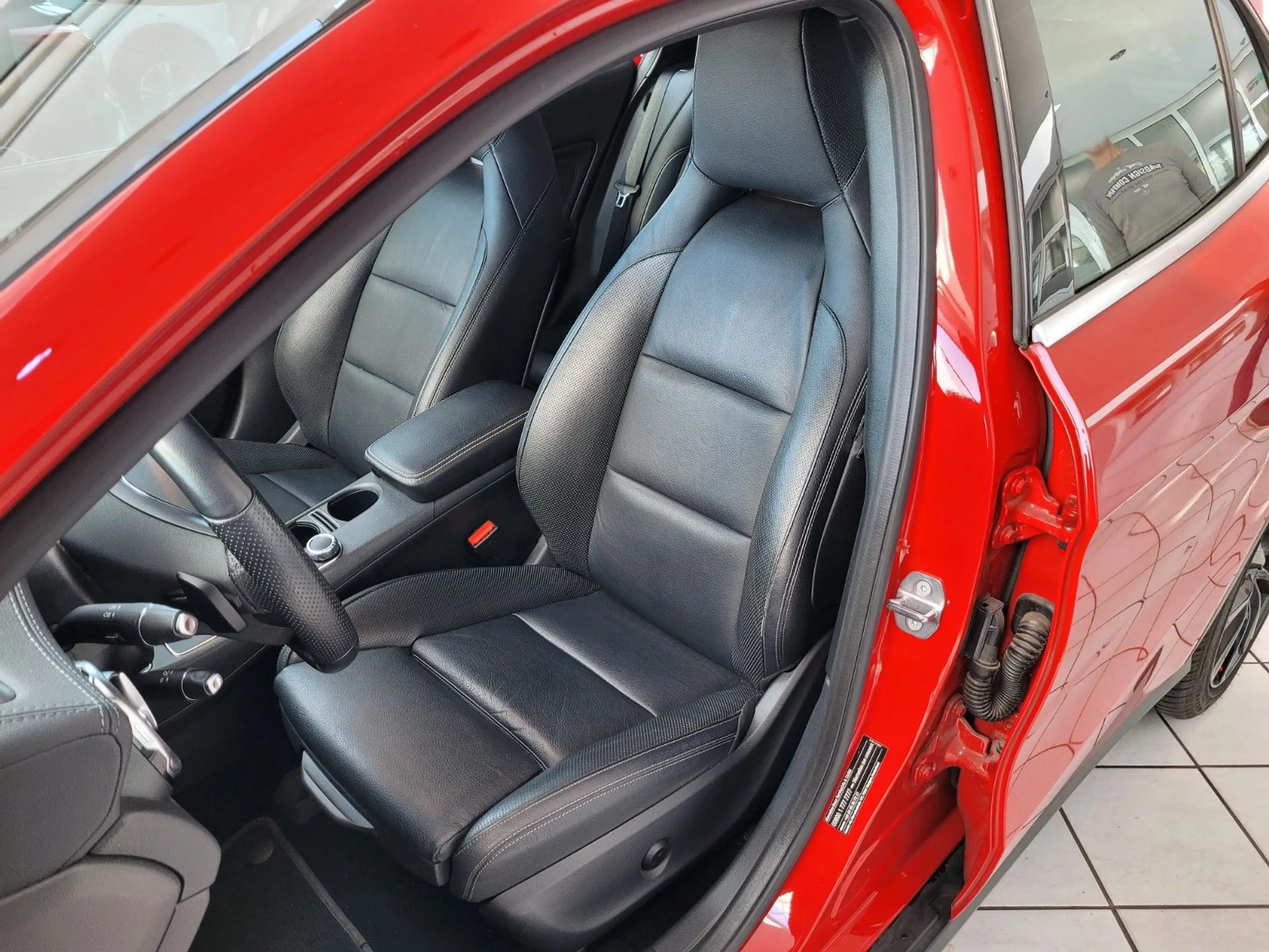 Mercedes-Benz GLA 250 4Matic Urban/Leder/Comand/Sportsitze — photo 18