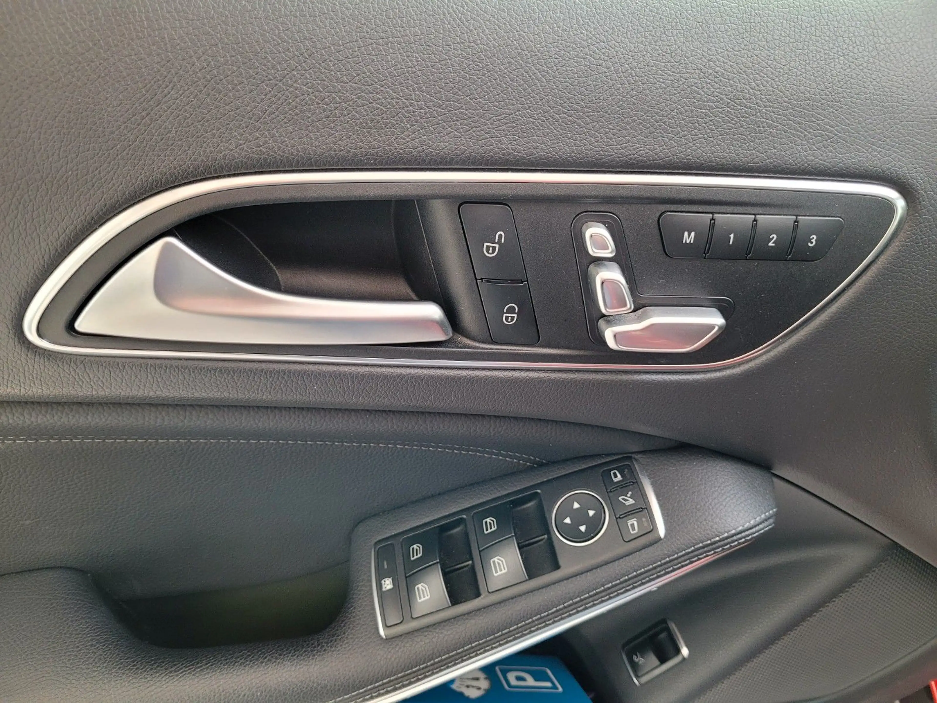 Mercedes-Benz GLA 250 4Matic Urban/Leder/Comand/Sportsitze — photo 13