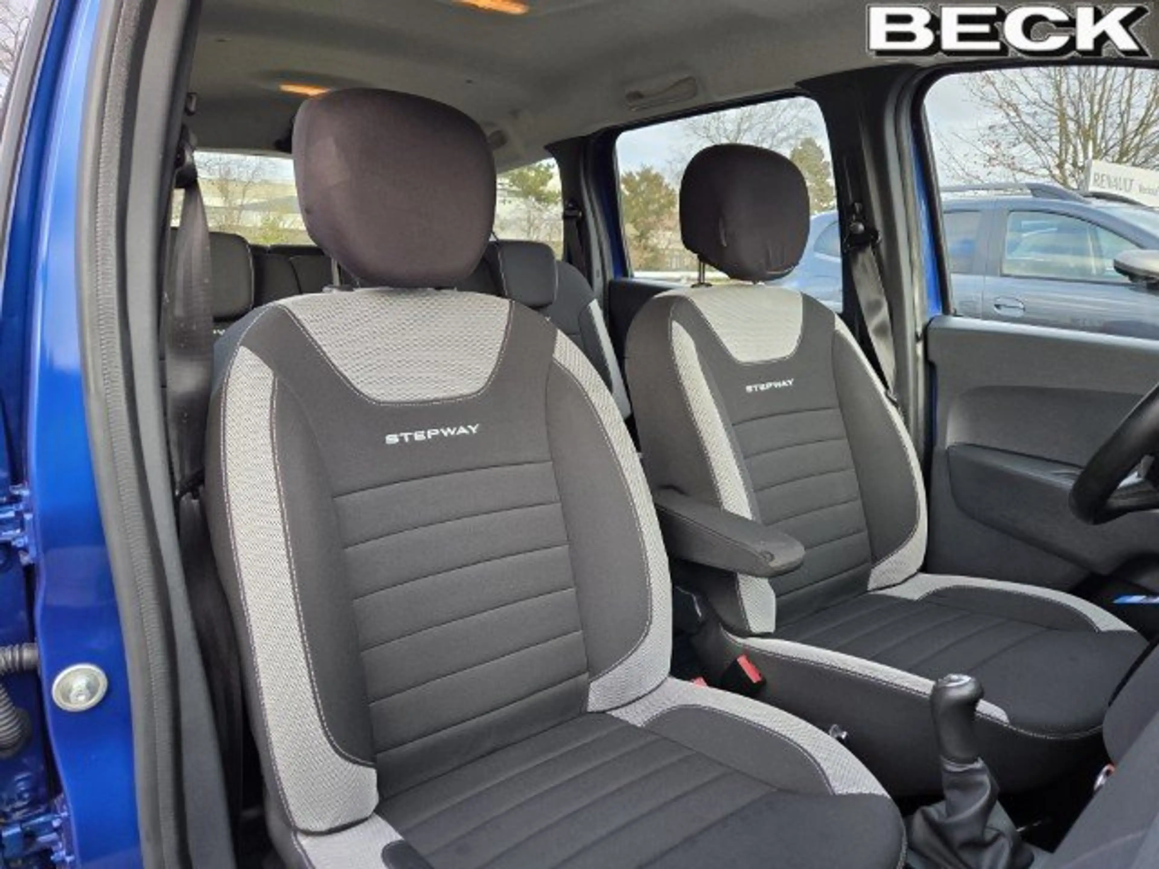 Dacia Lodgy Stepway Plus SCe 110 Eco-G | 7-Sitzer,Allwetter,LP — photo 12
