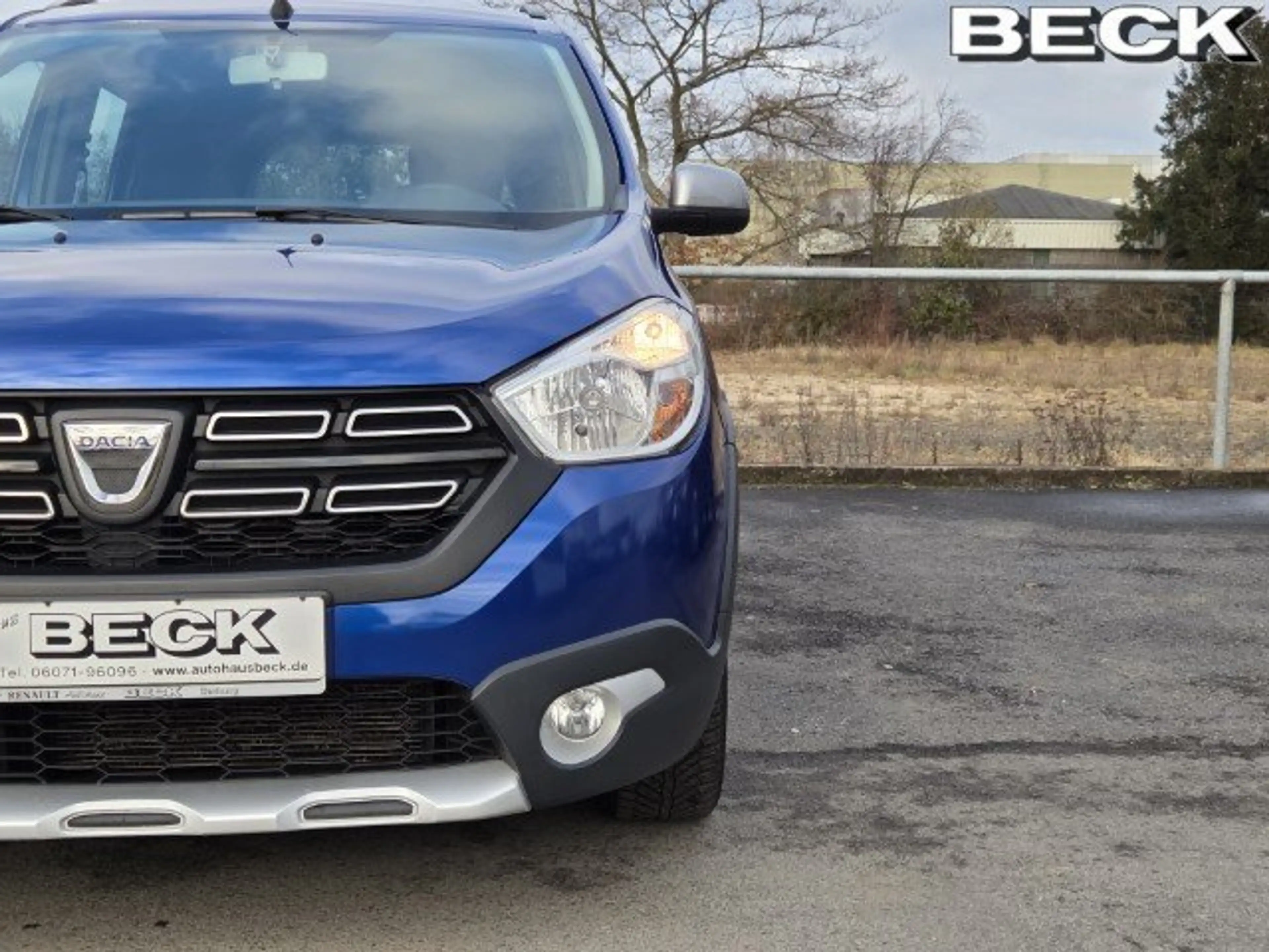 Dacia Lodgy Stepway Plus SCe 110 Eco-G | 7-Sitzer,Allwetter,LP — photo 3