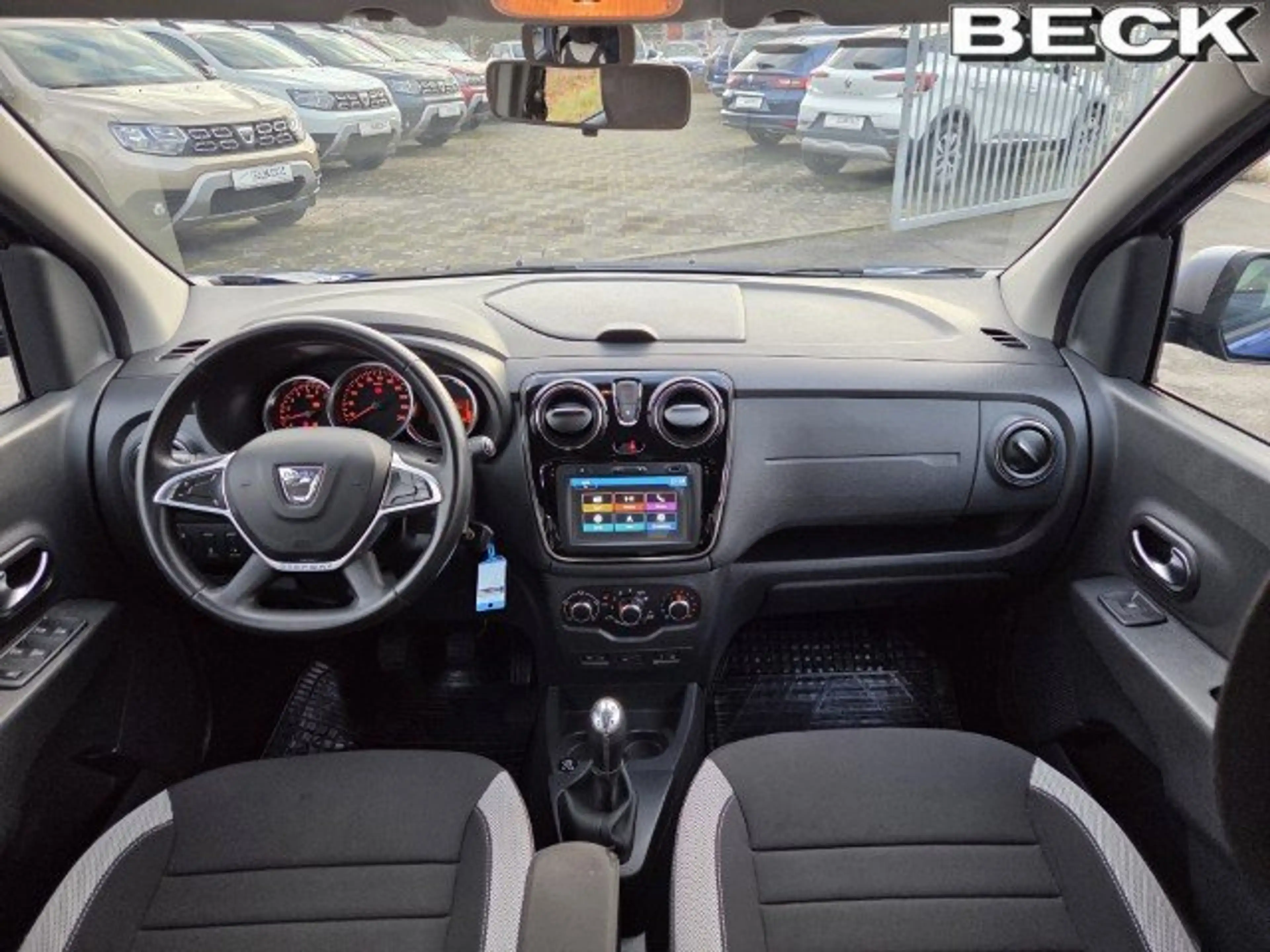 Dacia Lodgy Stepway Plus SCe 110 Eco-G | 7-Sitzer,Allwetter,LP — photo 9