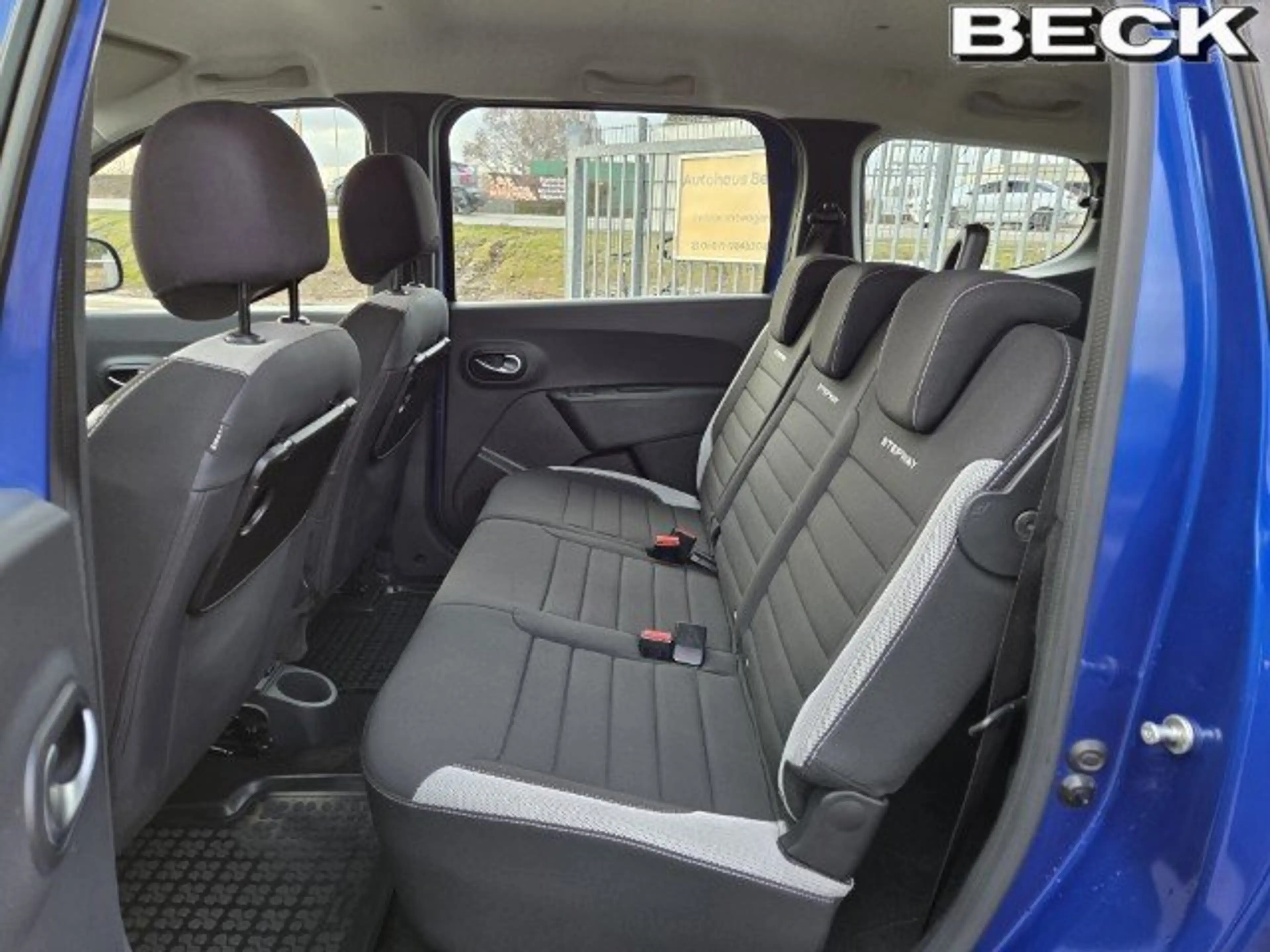 Dacia Lodgy Stepway Plus SCe 110 Eco-G | 7-Sitzer,Allwetter,LP — photo 7