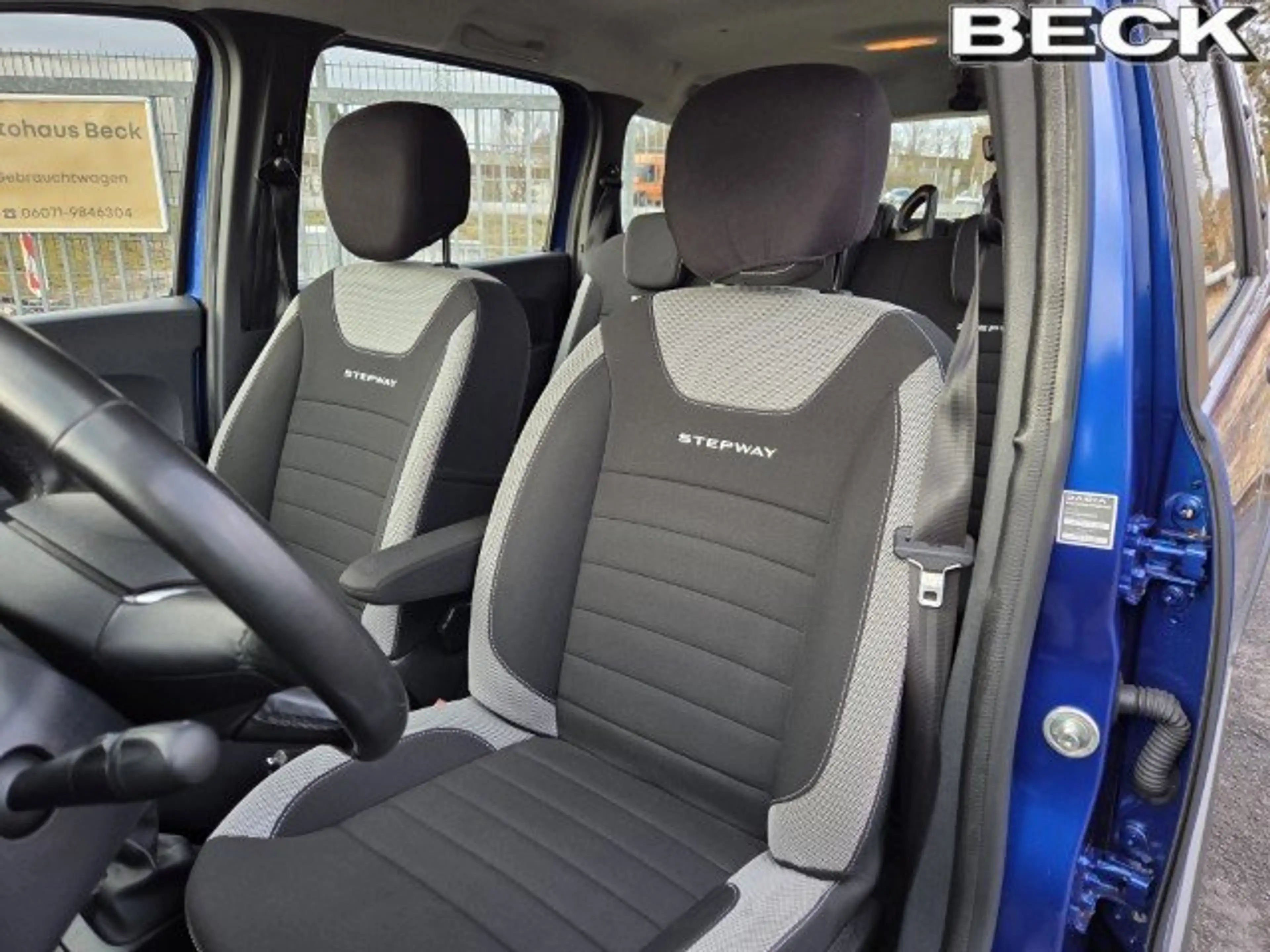 Dacia Lodgy Stepway Plus SCe 110 Eco-G | 7-Sitzer,Allwetter,LP — photo 6