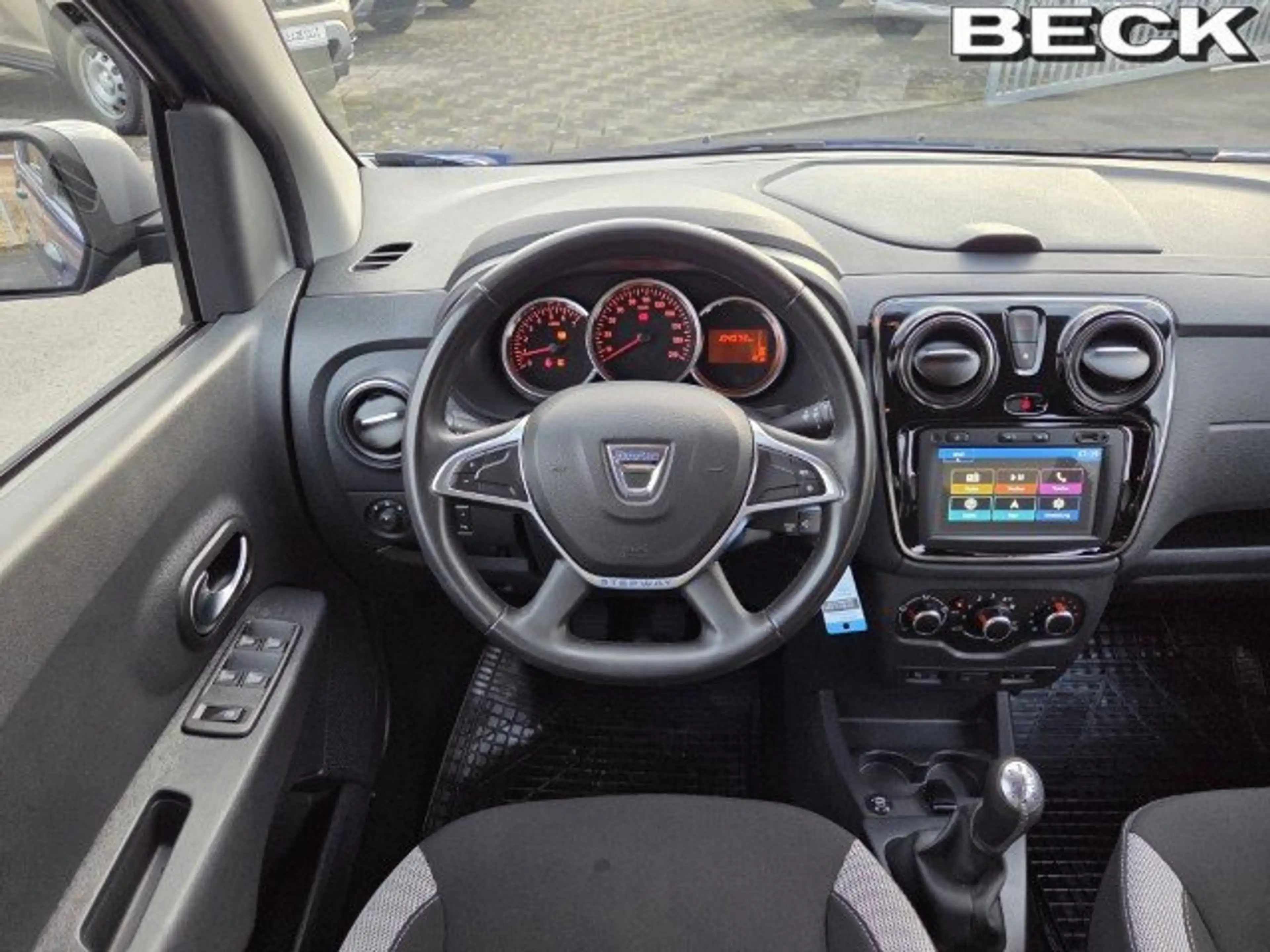 Dacia Lodgy Stepway Plus SCe 110 Eco-G | 7-Sitzer,Allwetter,LP — photo 10