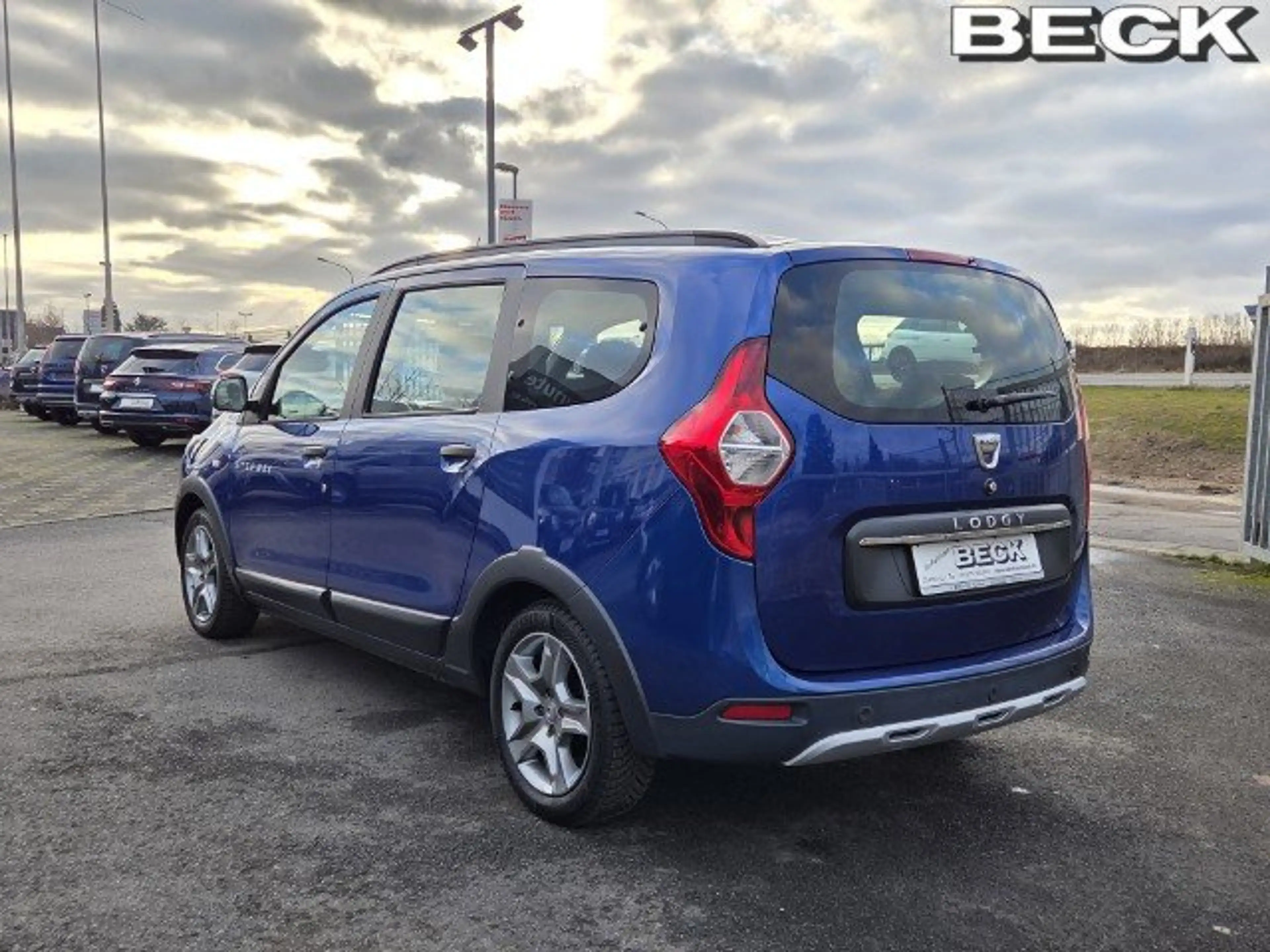 Dacia Lodgy Stepway Plus SCe 110 Eco-G | 7-Sitzer,Allwetter,LP — photo 8