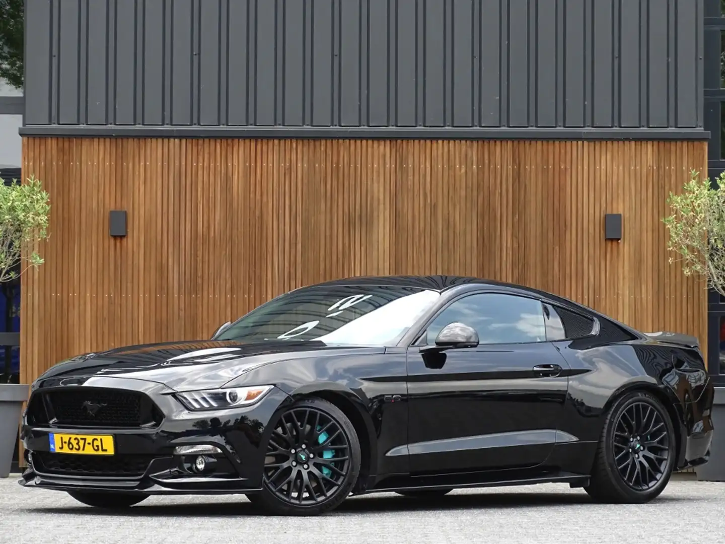 Ford Mustang Fastback 5.0 V8 422PK GT / Carbon / 2017 / LED Schwarz - 1
