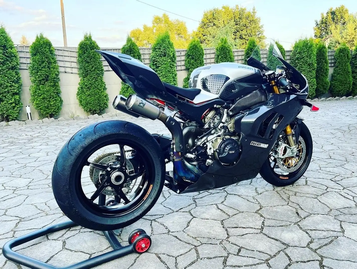 Ducati Panigale V4 R Siyah - 2