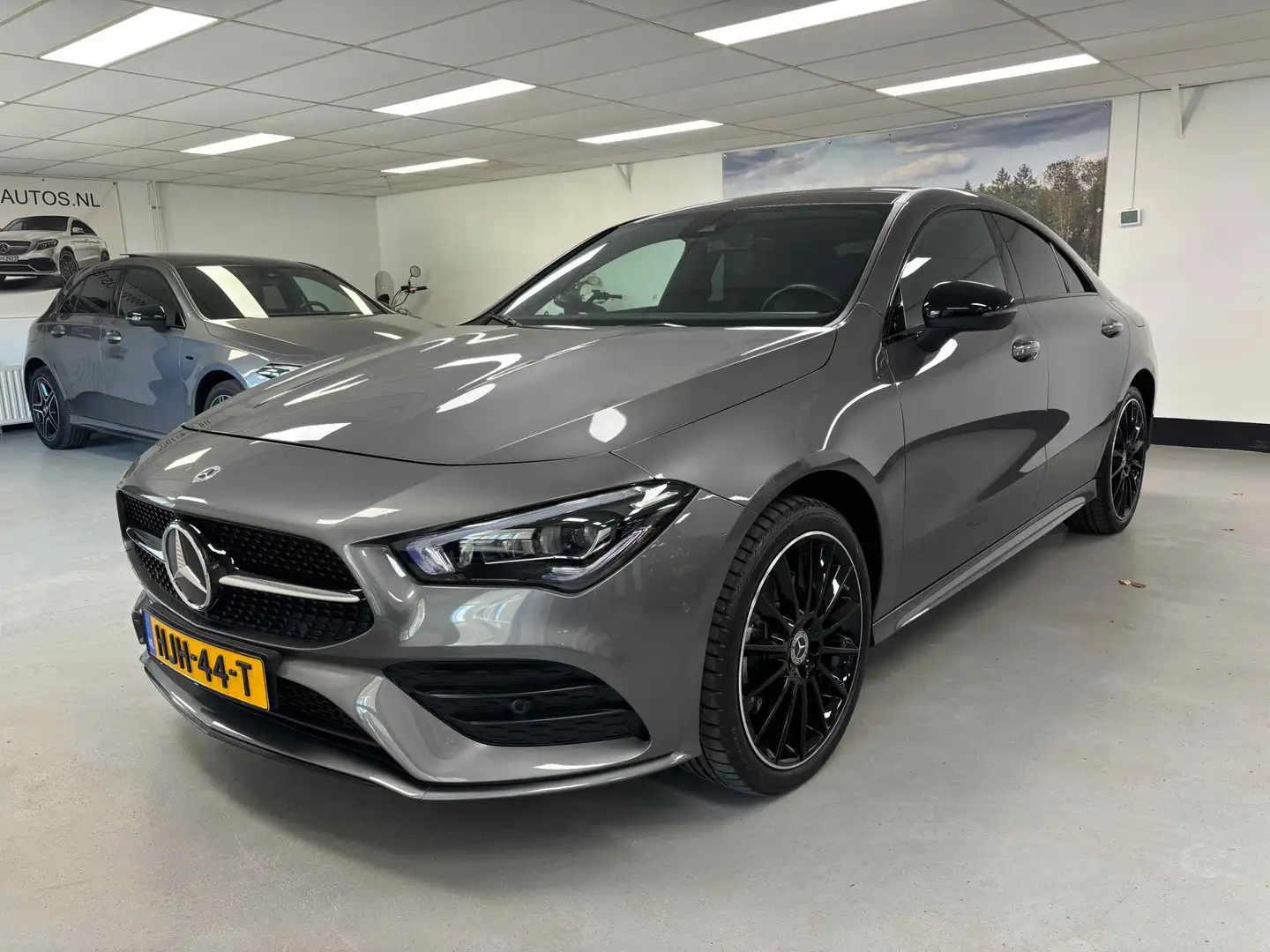 Mercedes-Benz CLA 250 e AMG Panorama Memory Sfeerverl. Keyless go Trekha Grijs - 1
