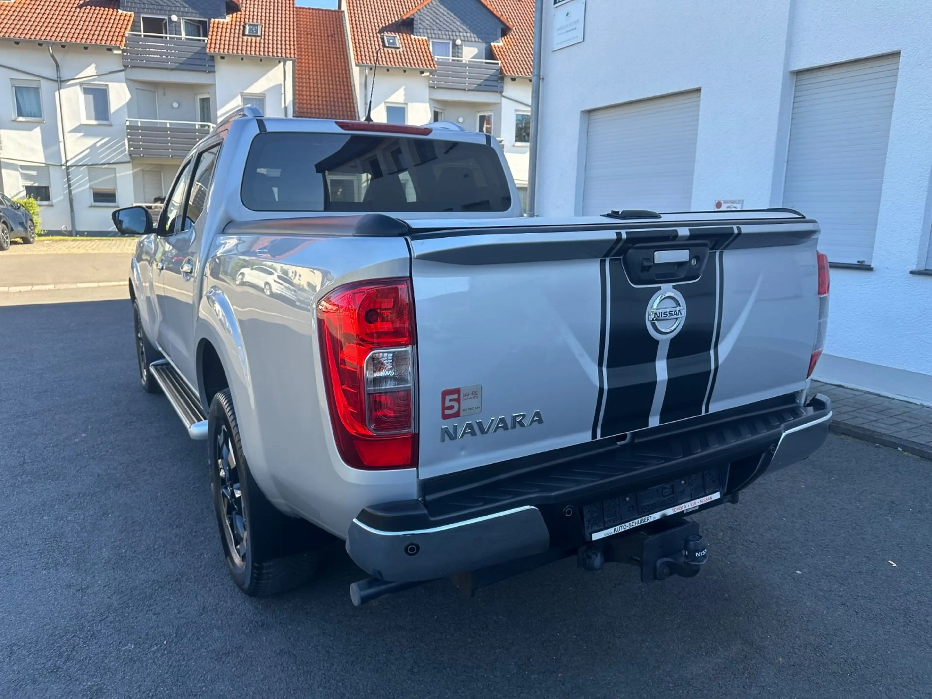 Nissan Navara NP300 Tekna Double Cab 4x4 — photo 5