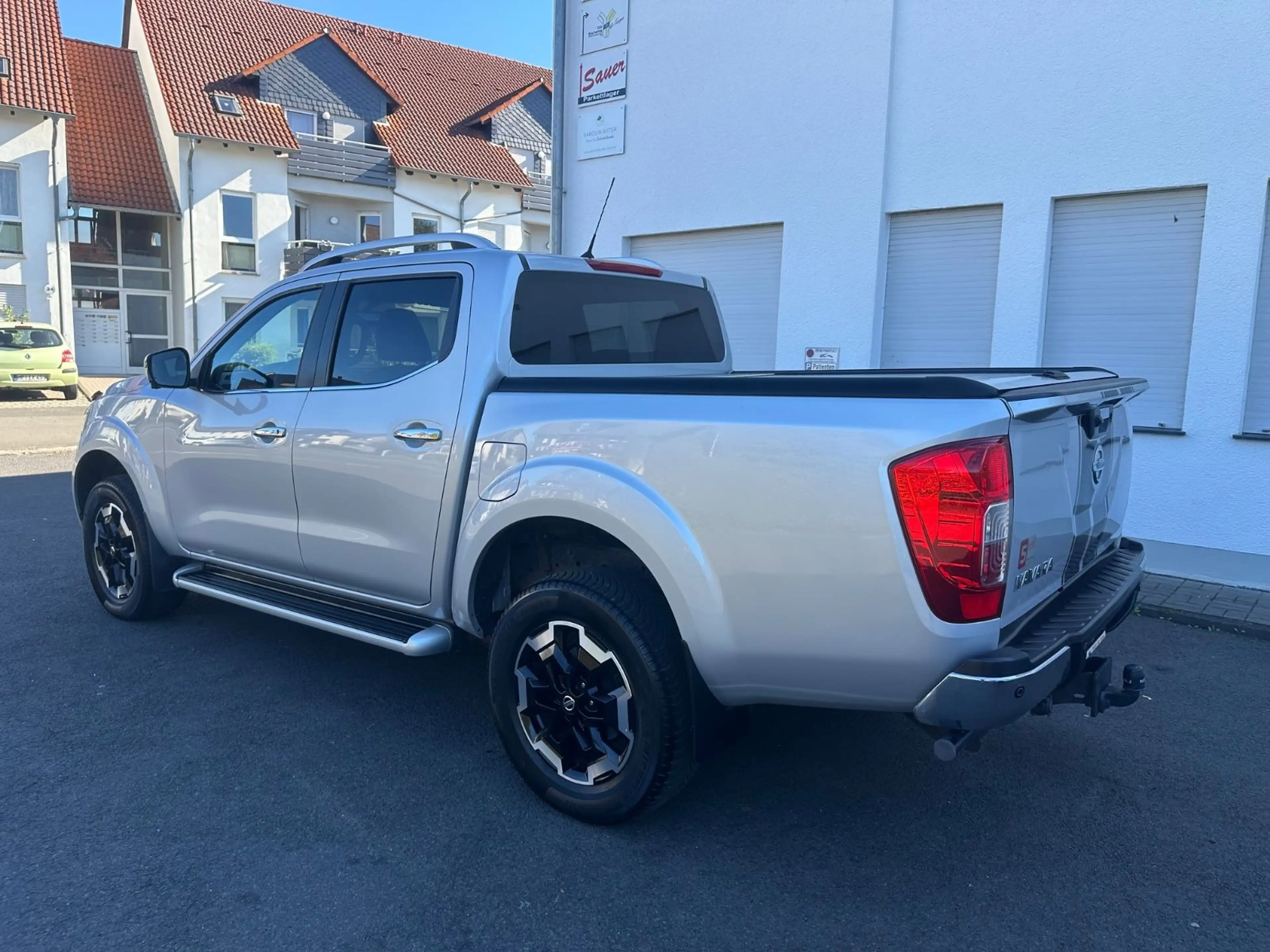 Nissan Navara NP300 Tekna Double Cab 4x4 — photo 9