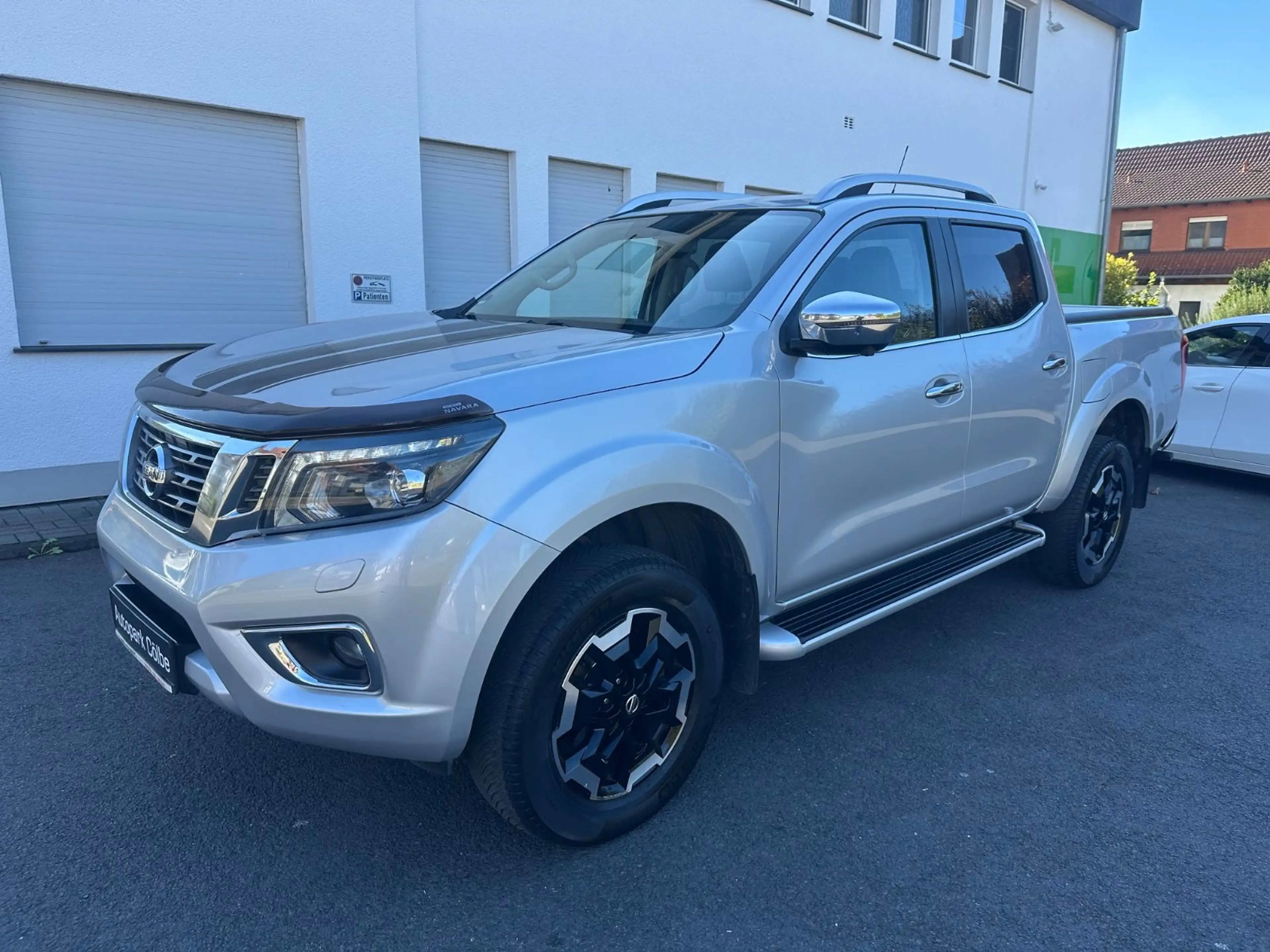 Nissan Navara NP300 Tekna Double Cab 4x4 — photo 6