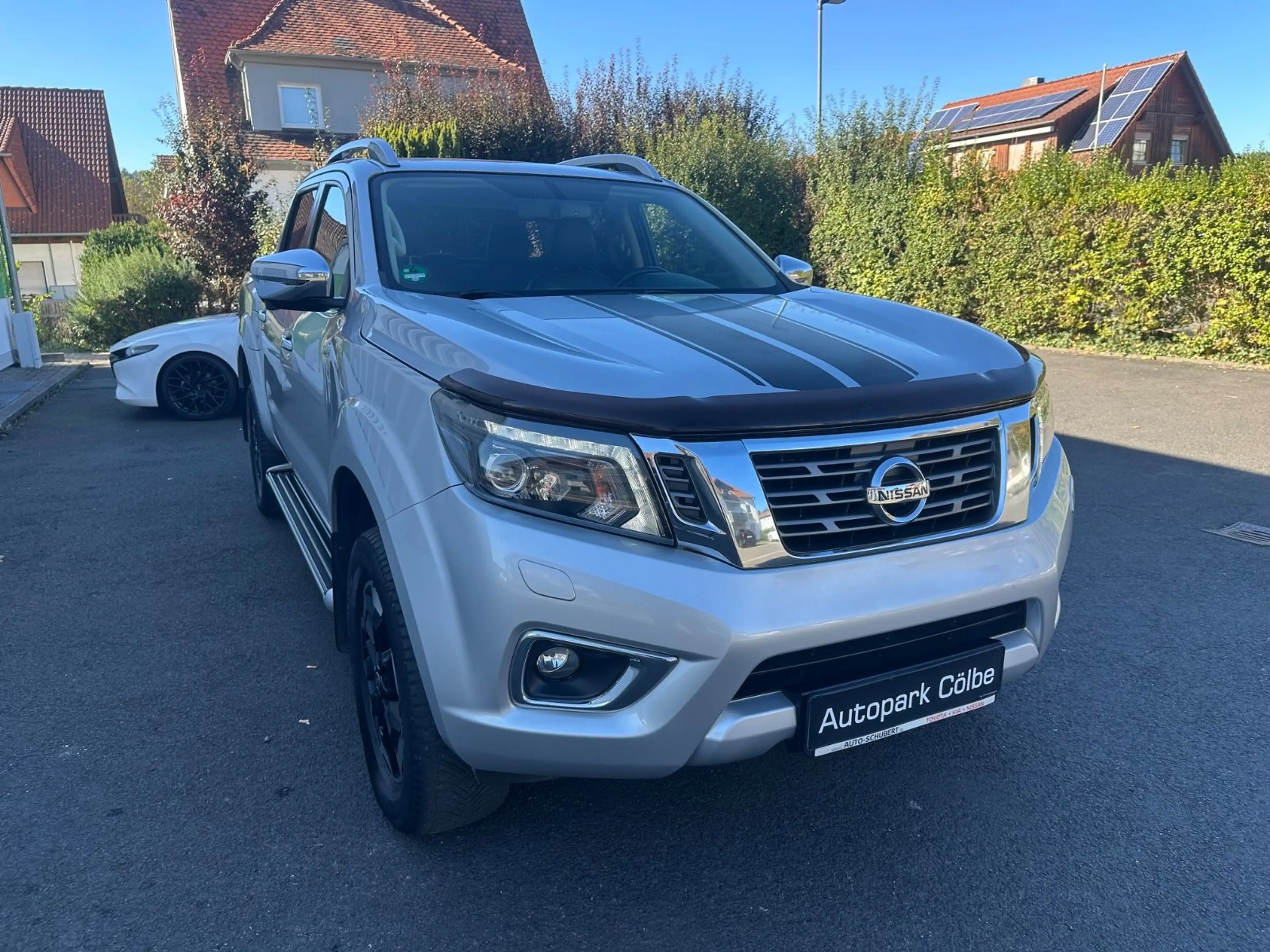 Nissan Navara NP300 Tekna Double Cab 4x4 — photo 2