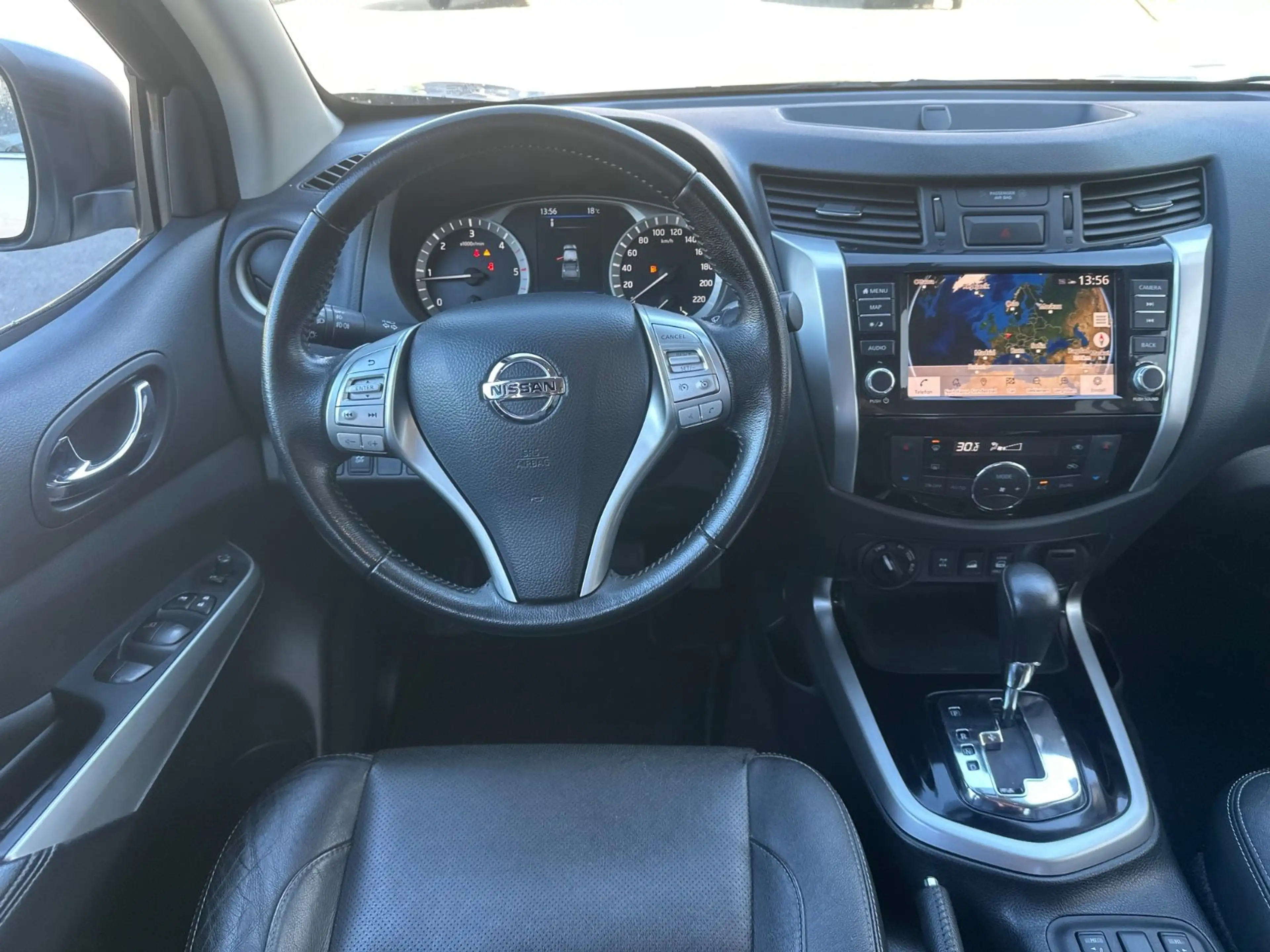 Nissan Navara NP300 Tekna Double Cab 4x4 — photo 15