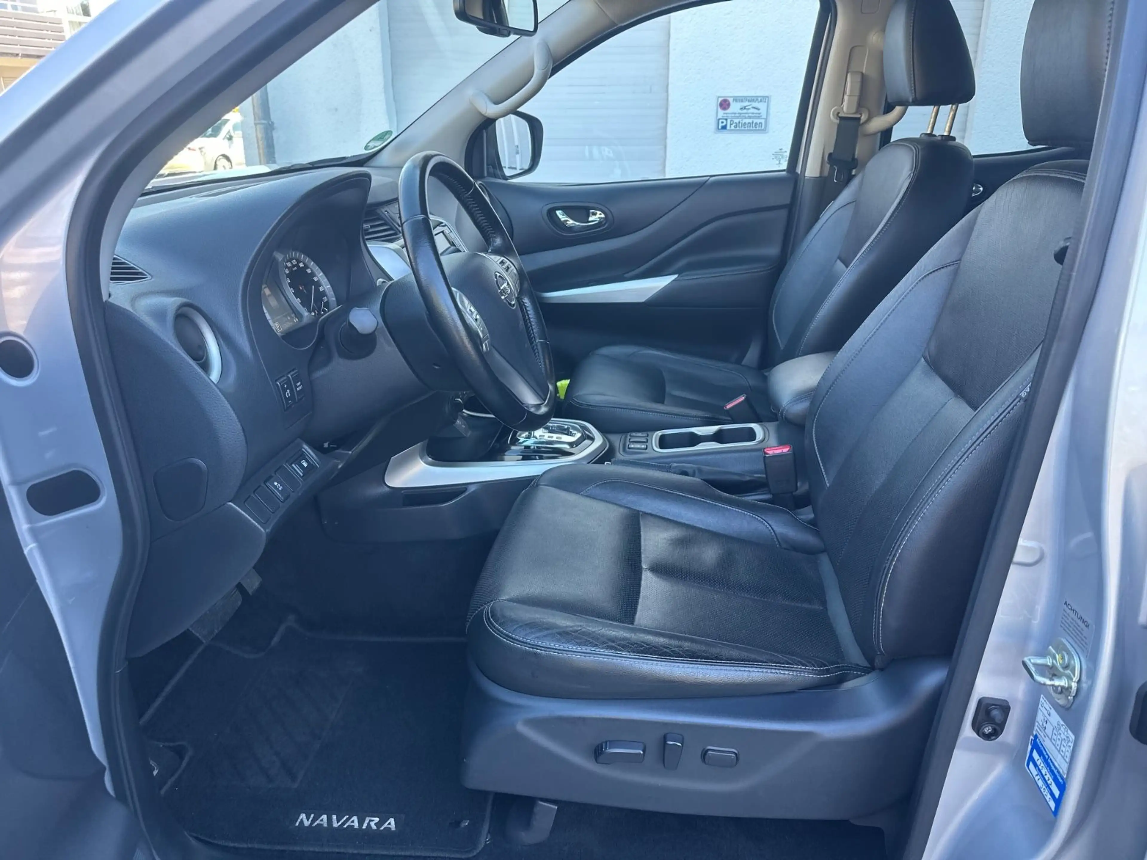 Nissan Navara NP300 Tekna Double Cab 4x4 — photo 13