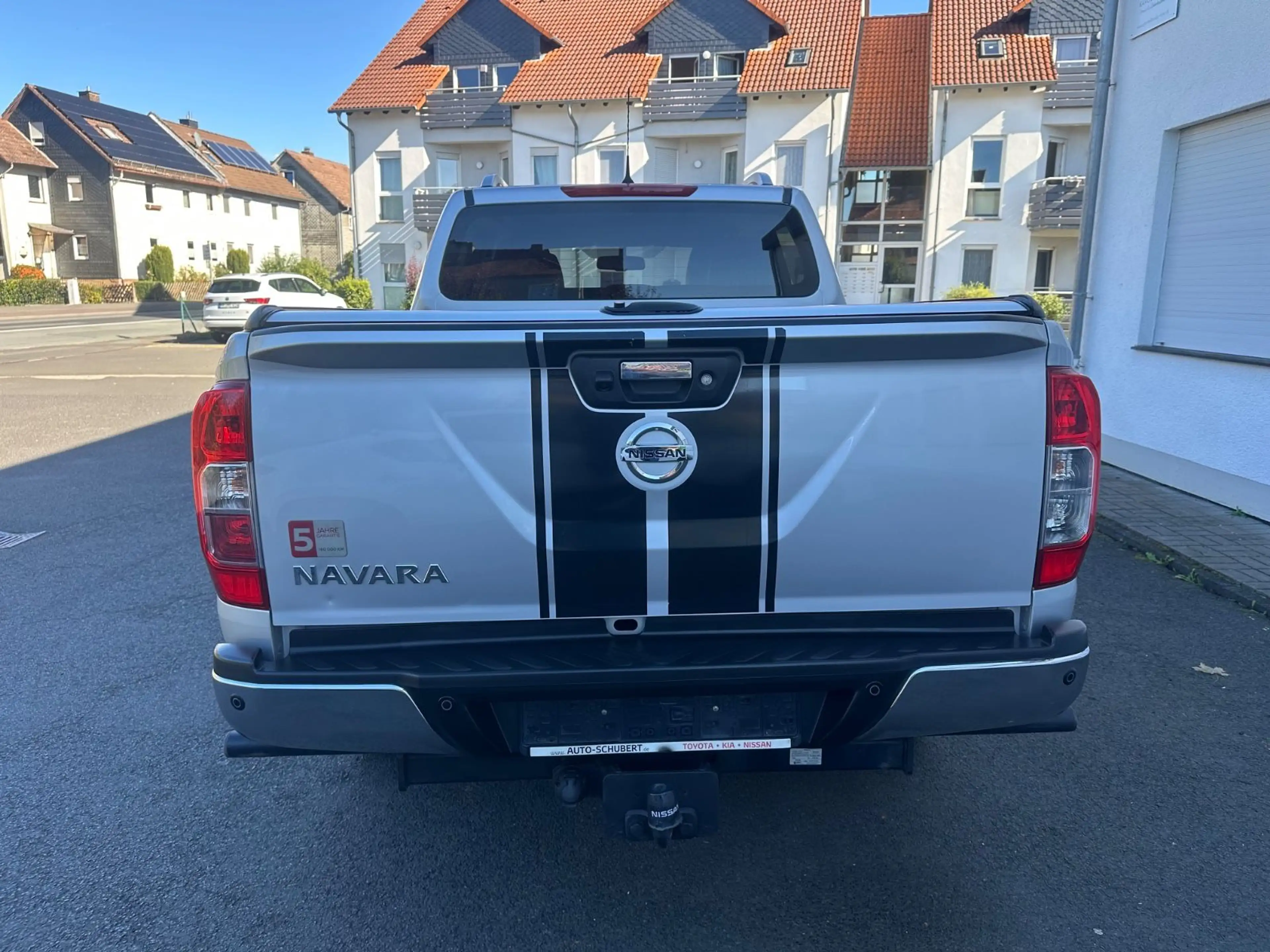 Nissan Navara NP300 Tekna Double Cab 4x4 — photo 4