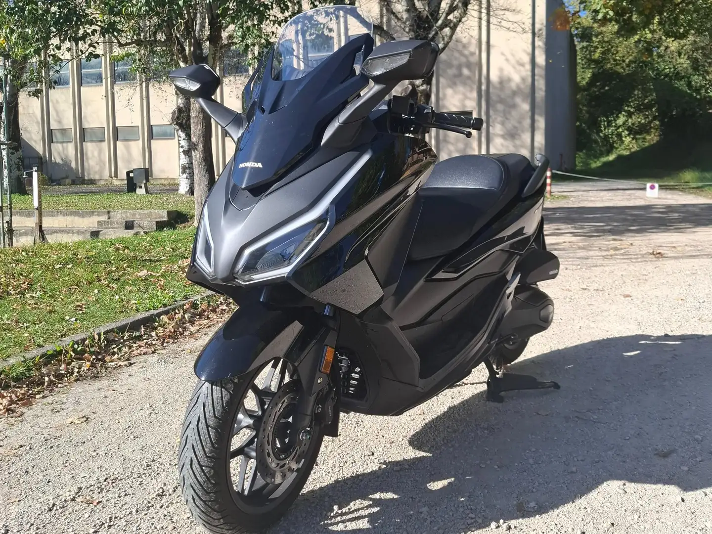 Honda Forza 350 2025 Schwarz - 1