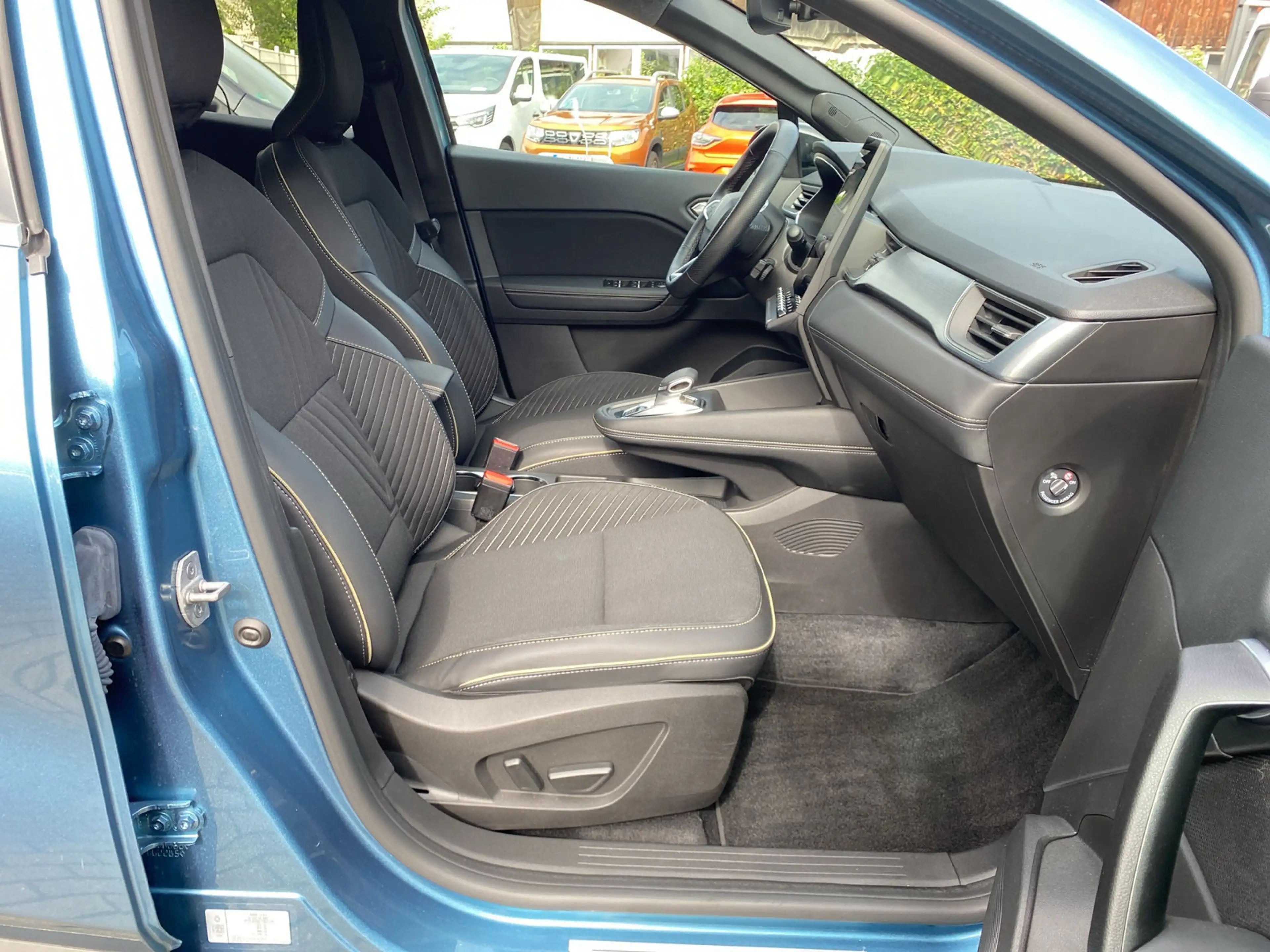 Renault Symbioz Iconic 1.6 E-TECH Full Hybrid 145 360° — photo 11