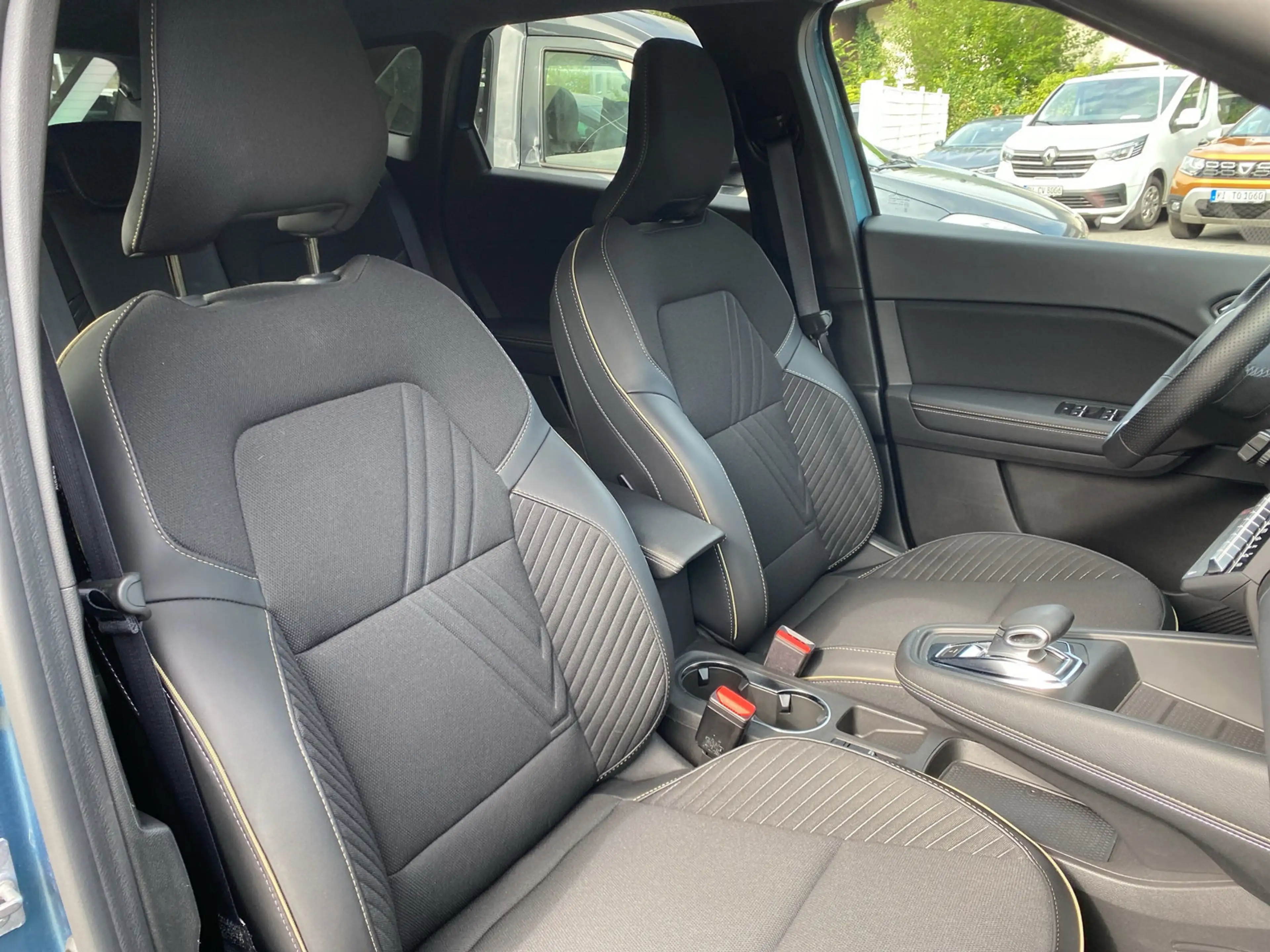 Renault Symbioz Iconic 1.6 E-TECH Full Hybrid 145 360° — photo 13