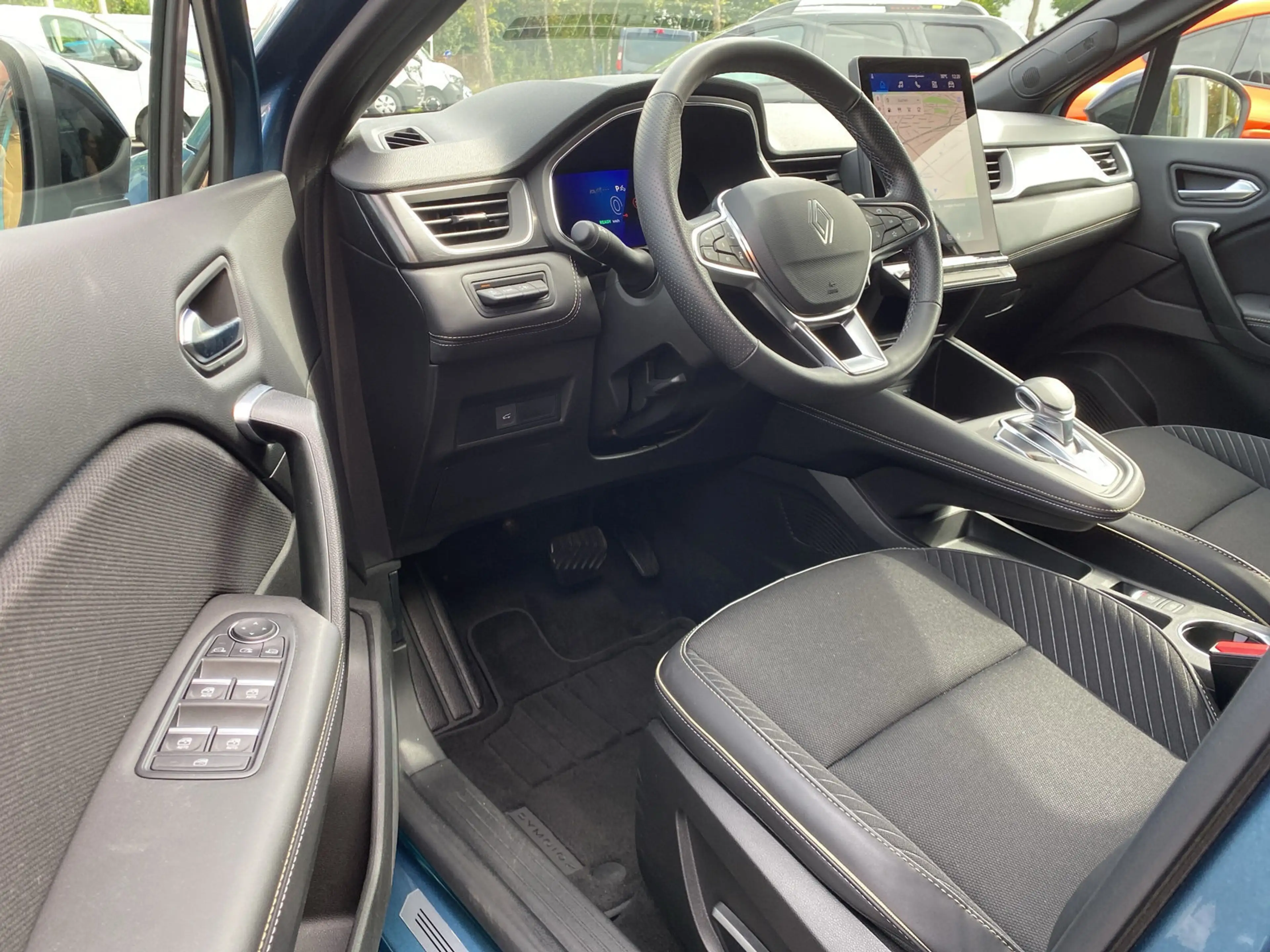 Renault Symbioz Iconic 1.6 E-TECH Full Hybrid 145 360° — photo 10