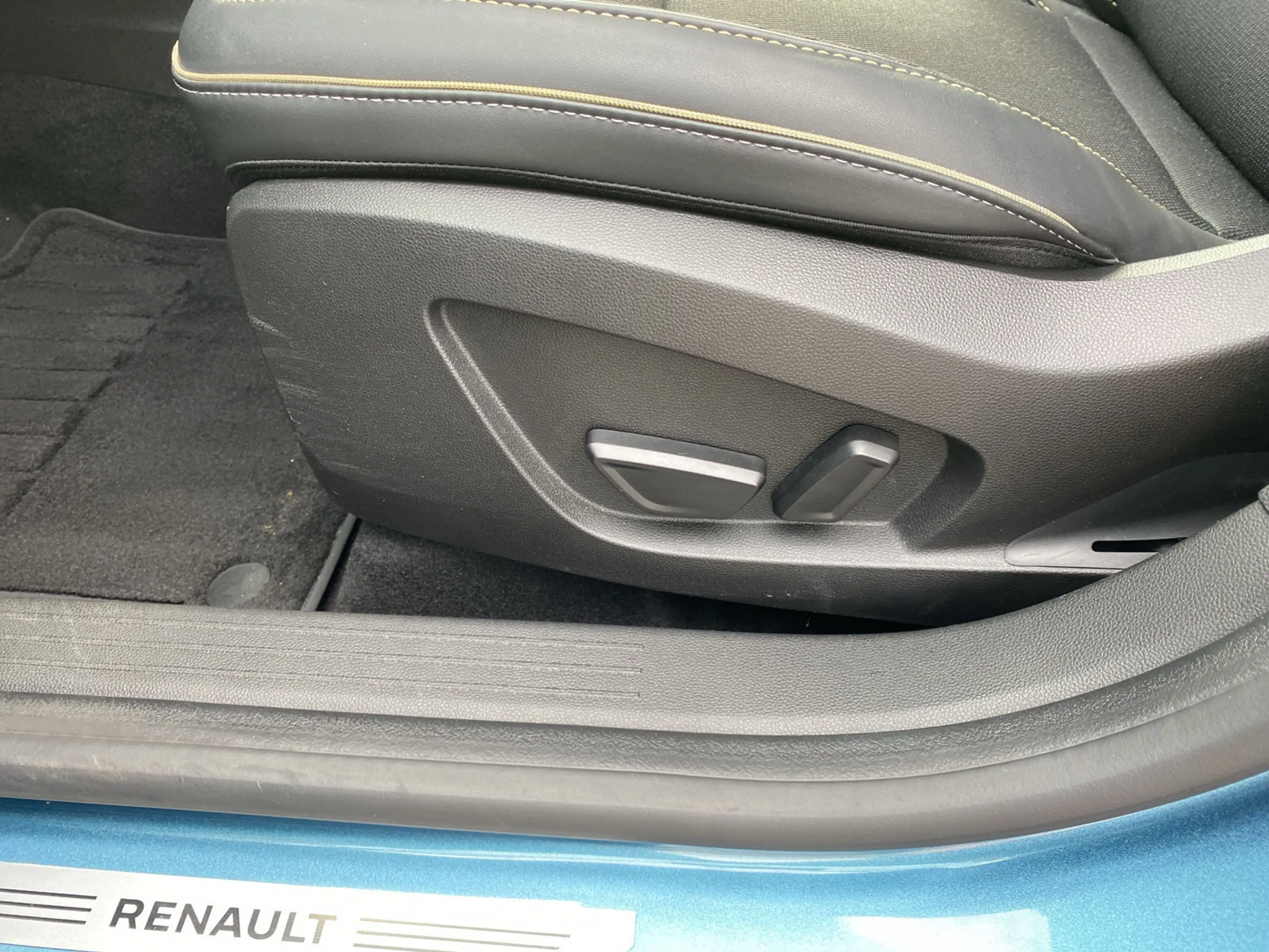 Renault Symbioz Iconic 1.6 E-TECH Full Hybrid 145 360° — photo 15