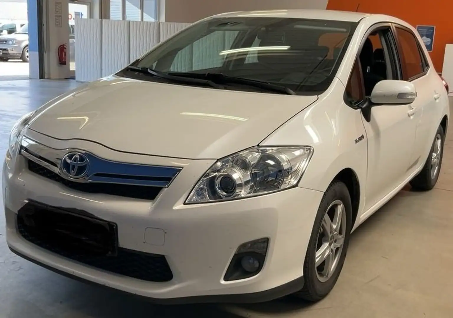 Toyota Auris 1.8 Hybrid High Aut. - 2