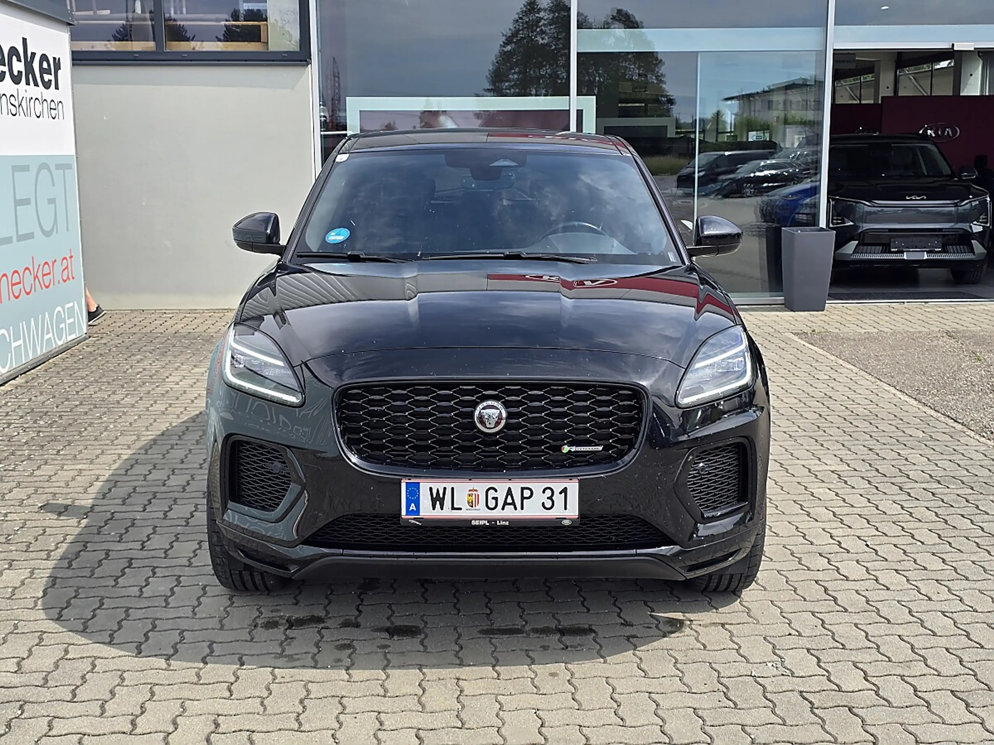 Jaguar E-Pace 2.0DI4 D165 AWD R-Dynamic SE Aut. — photo 6