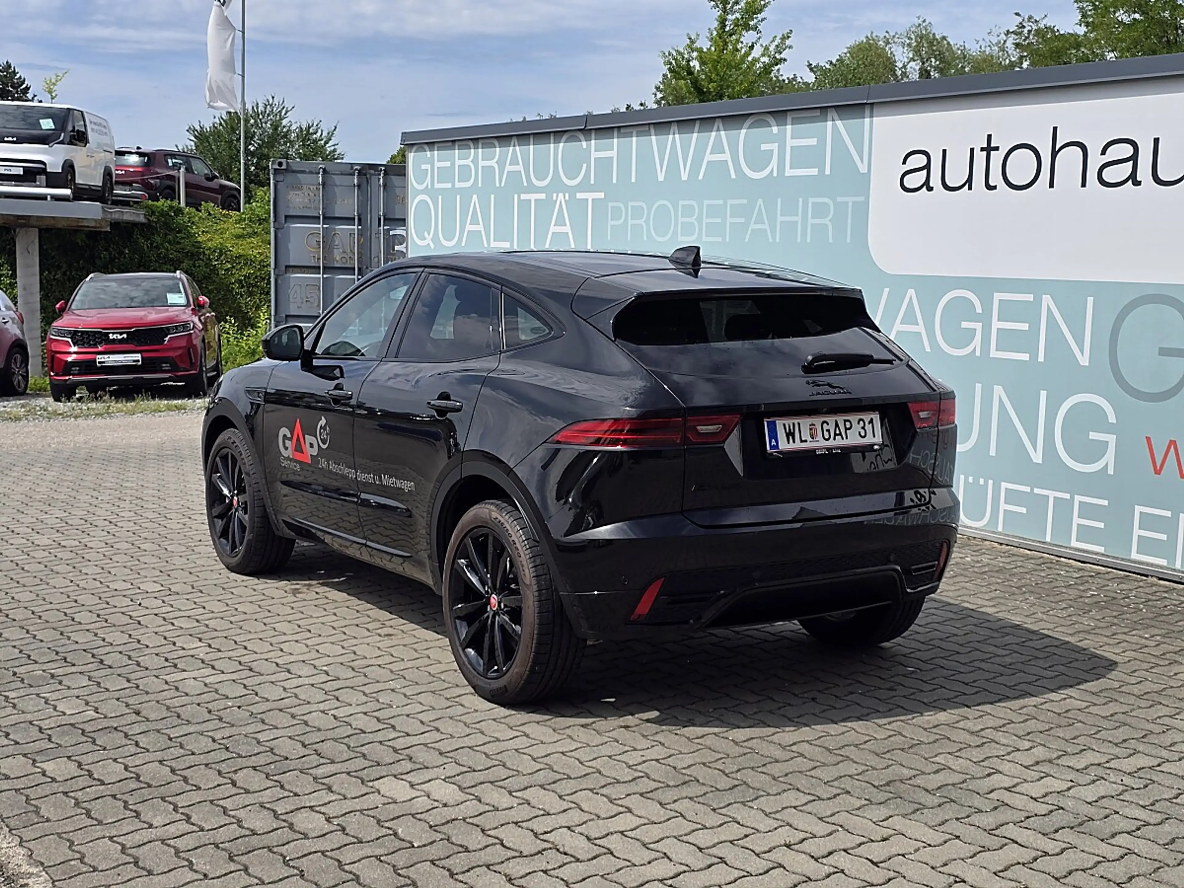 Jaguar E-Pace 2.0DI4 D165 AWD R-Dynamic SE Aut. — photo 4