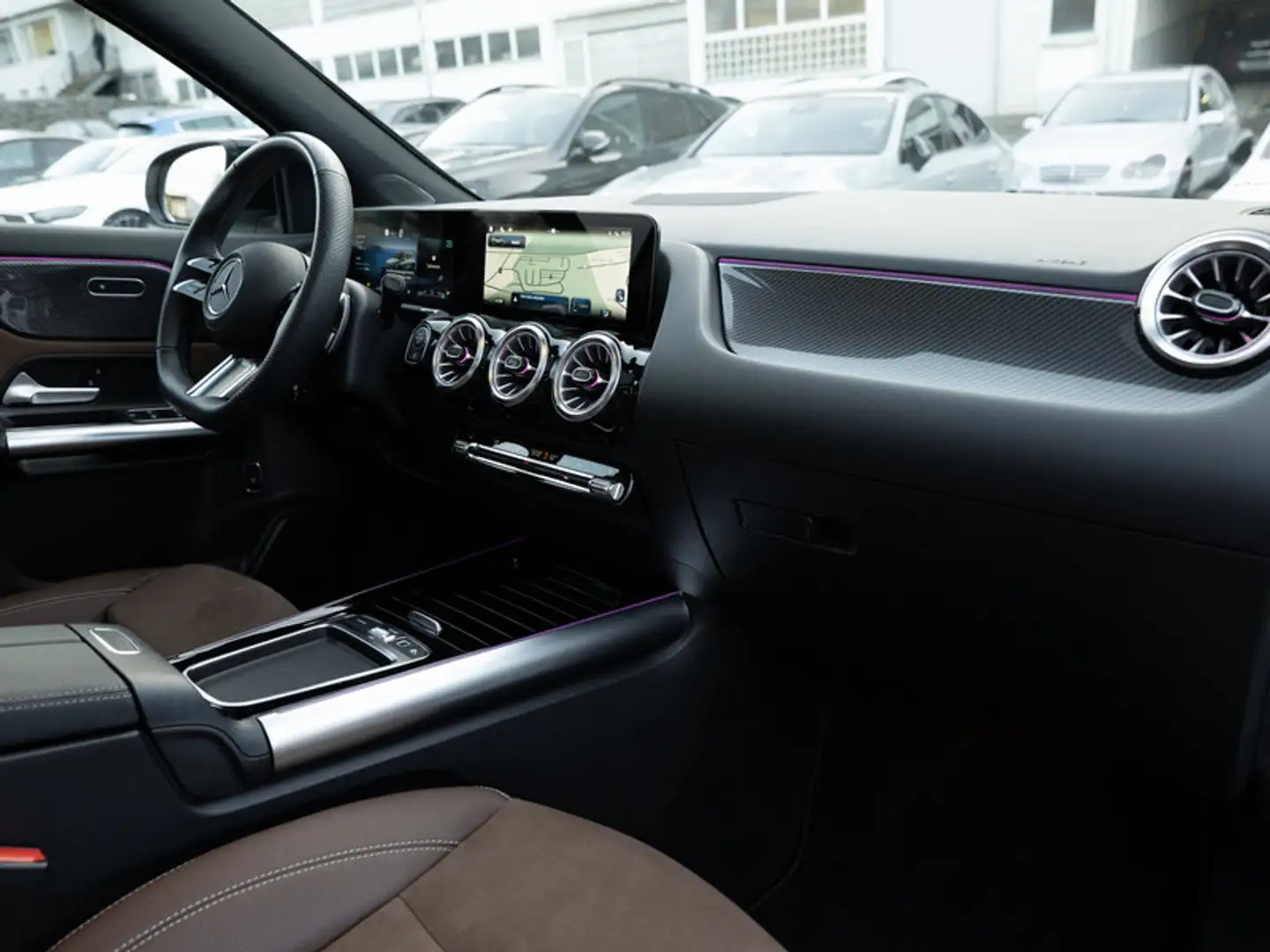 Mercedes-Benz GLA 220 d 4MATIC AMG-Sport+Pano+Distr+MLB+Night Weiß - 2